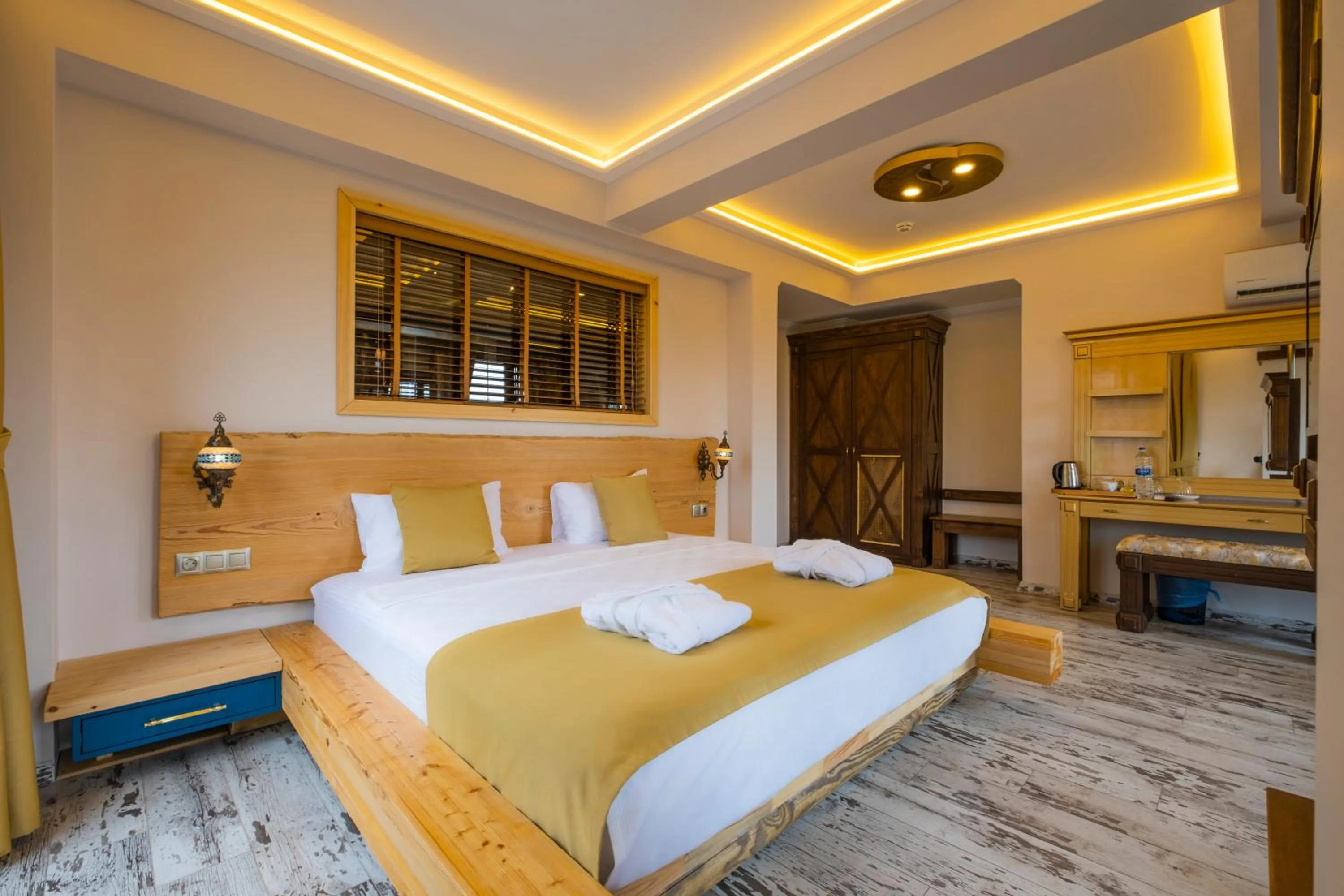 Bed in Reis Royal Hotel