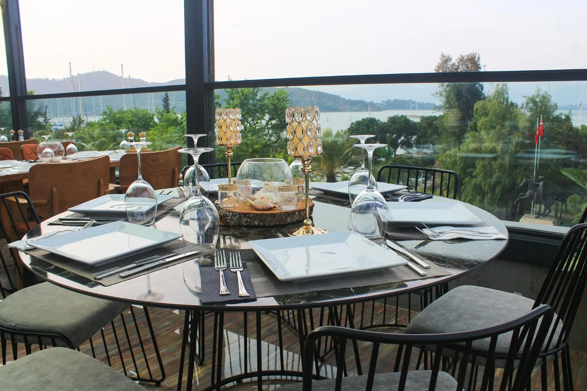 Restaurant/places to eat in Reis Royal Hotel