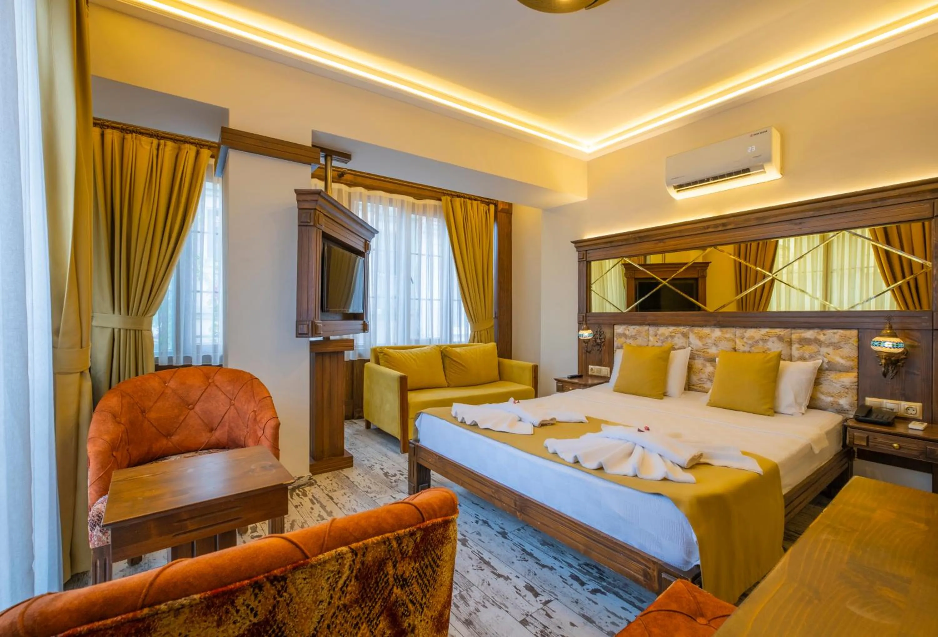 Bed in Reis Royal Hotel