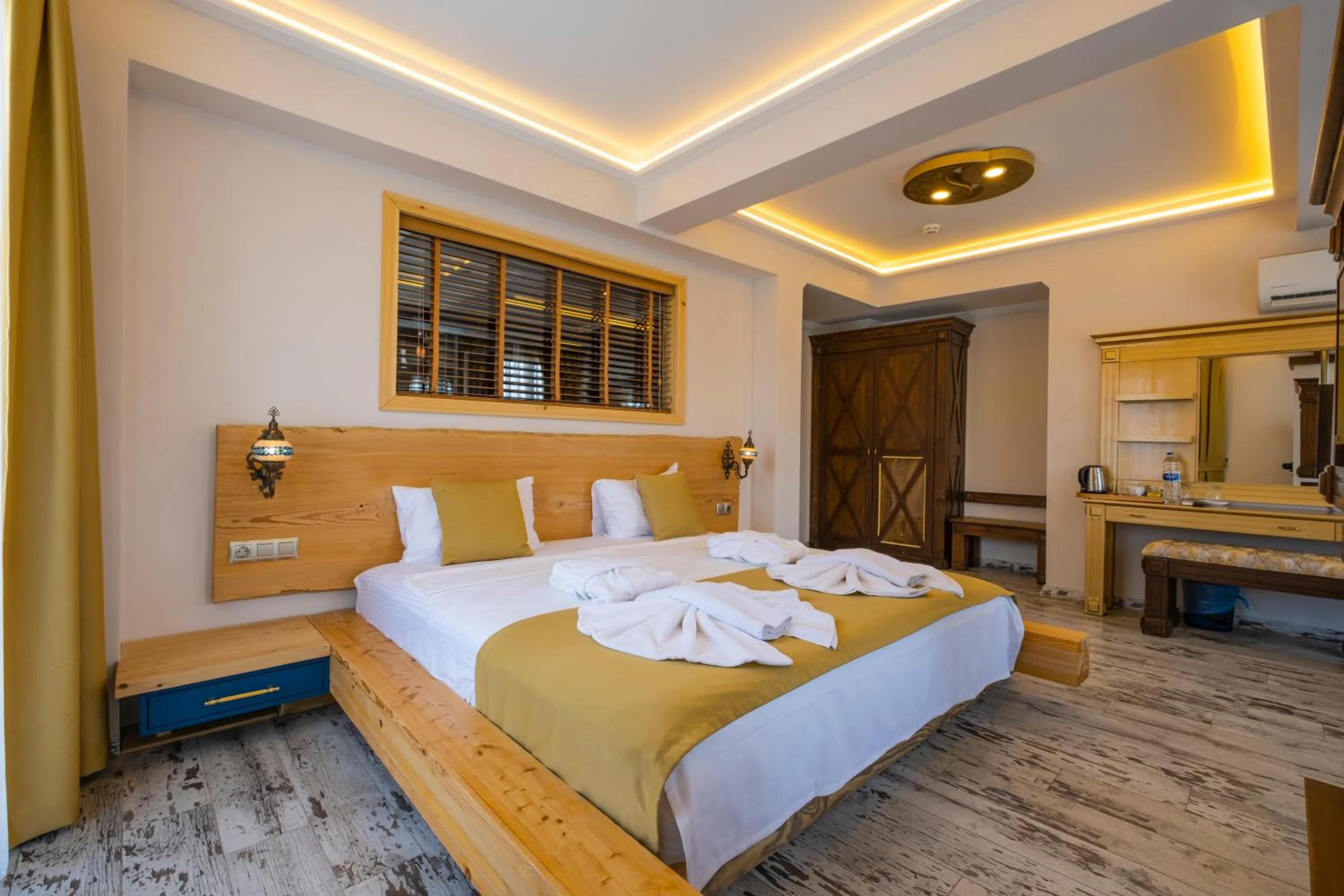 Bed in Reis Royal Hotel