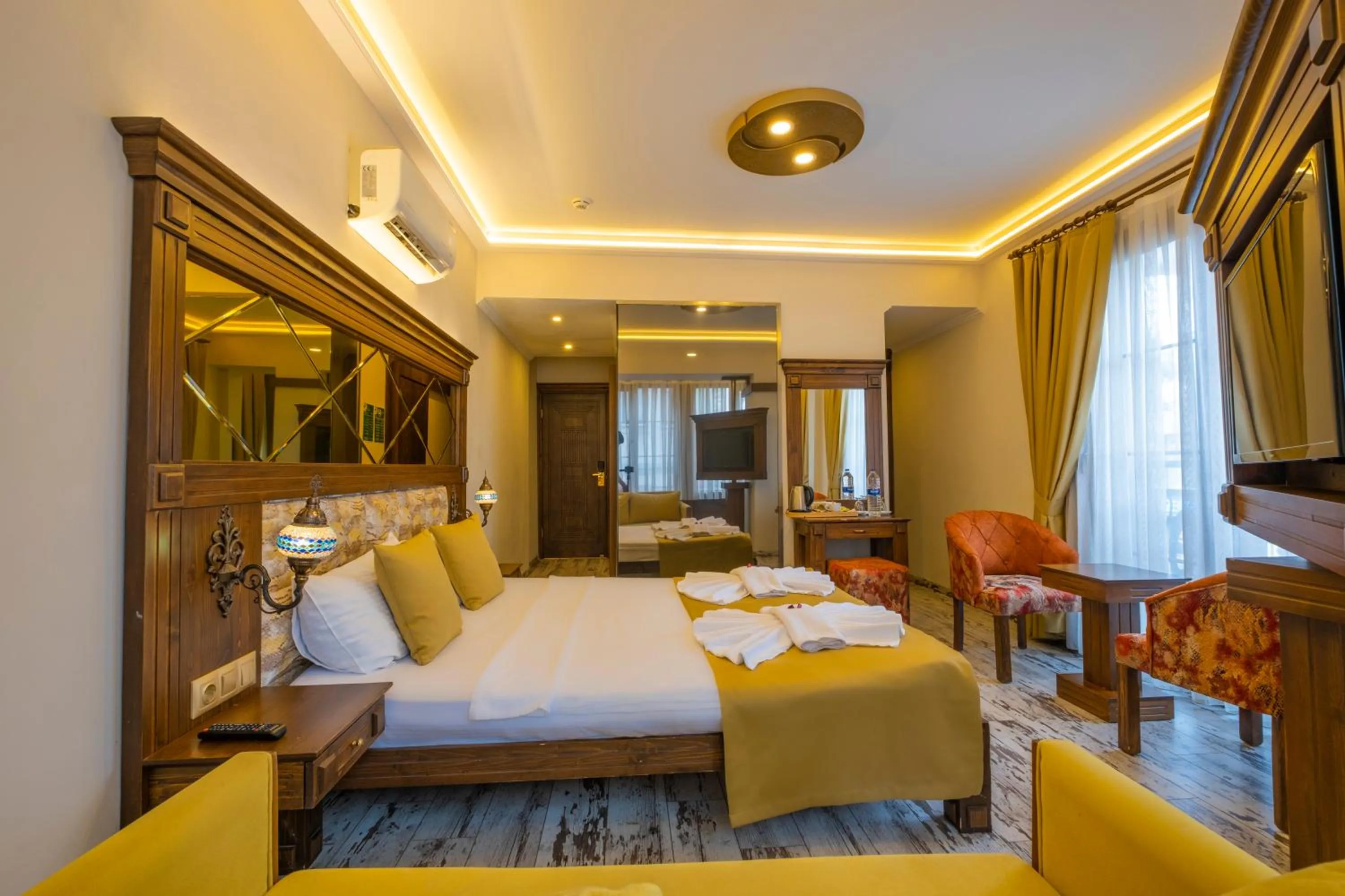 Bed in Reis Royal Hotel