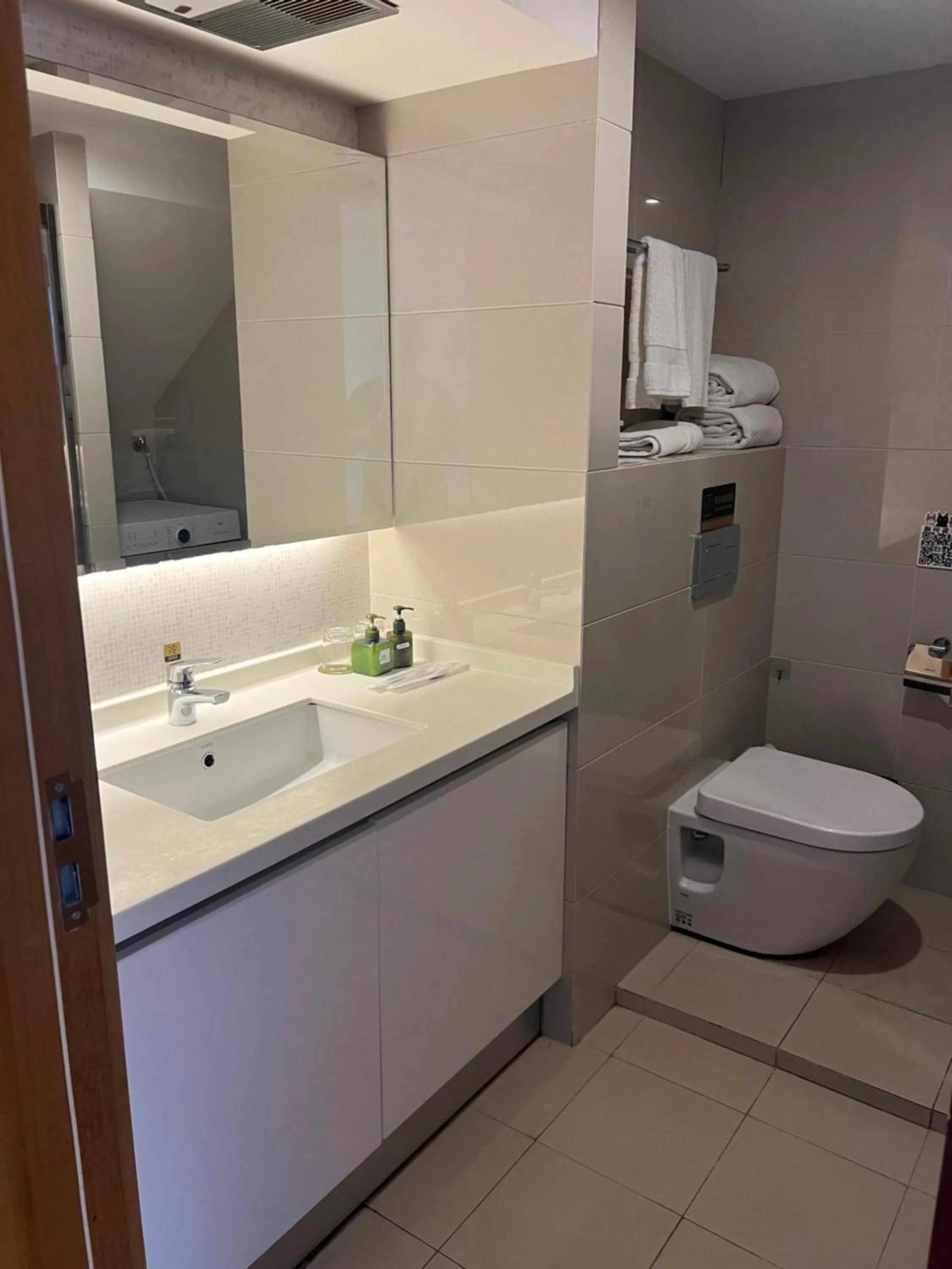 Toilet in Lujiazui More Residence