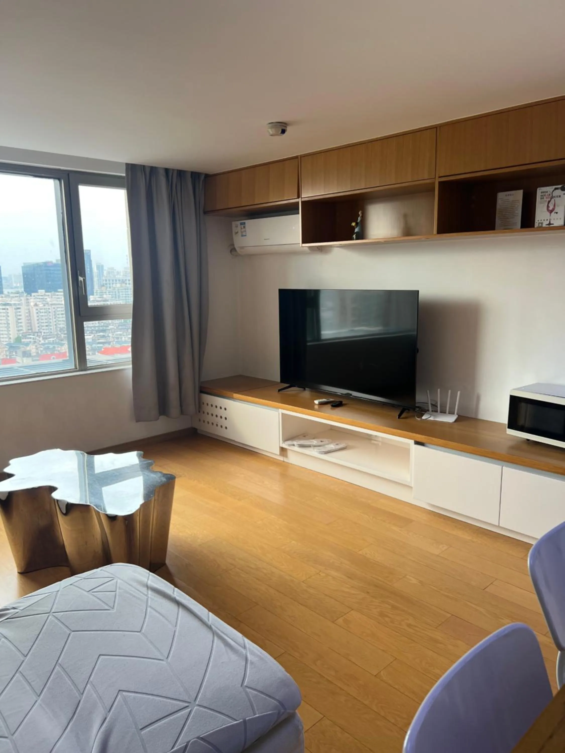 Communal lounge/ TV room in Lujiazui More Residence