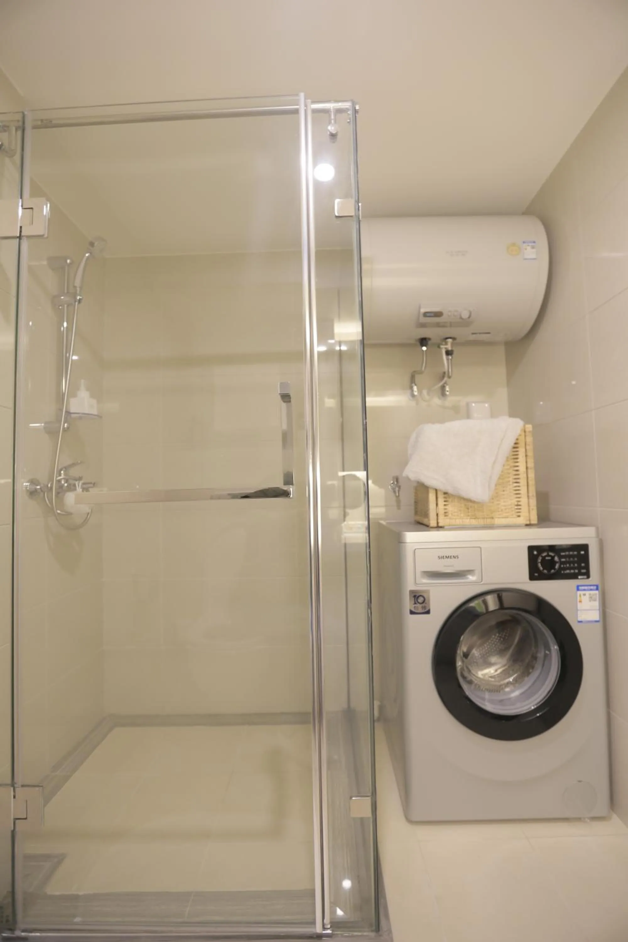 Shower in Lujiazui More Residence