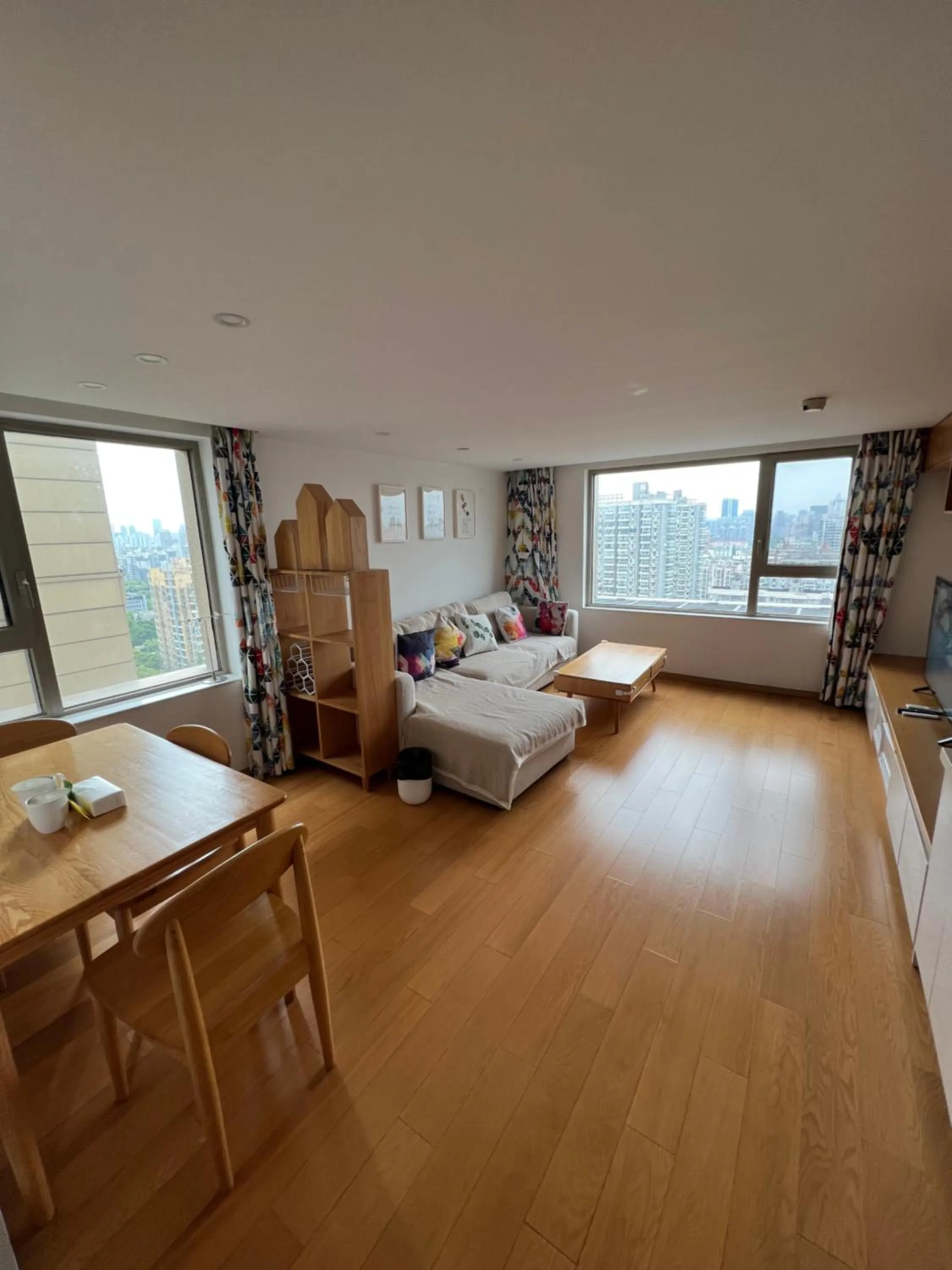 Living room, Bed in Lujiazui More Residence