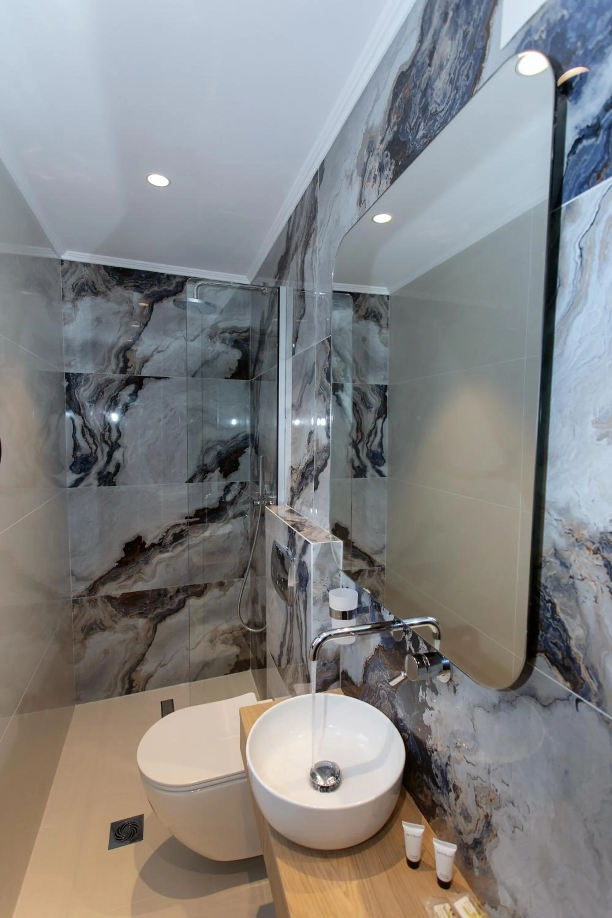 Bathroom in Paradise Hotel