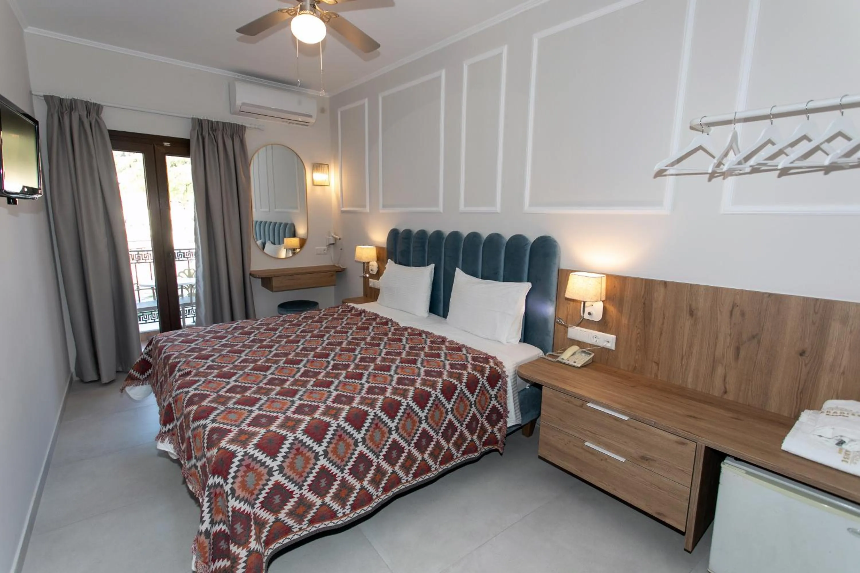 Photo of the whole room, Bed in Paradise Hotel