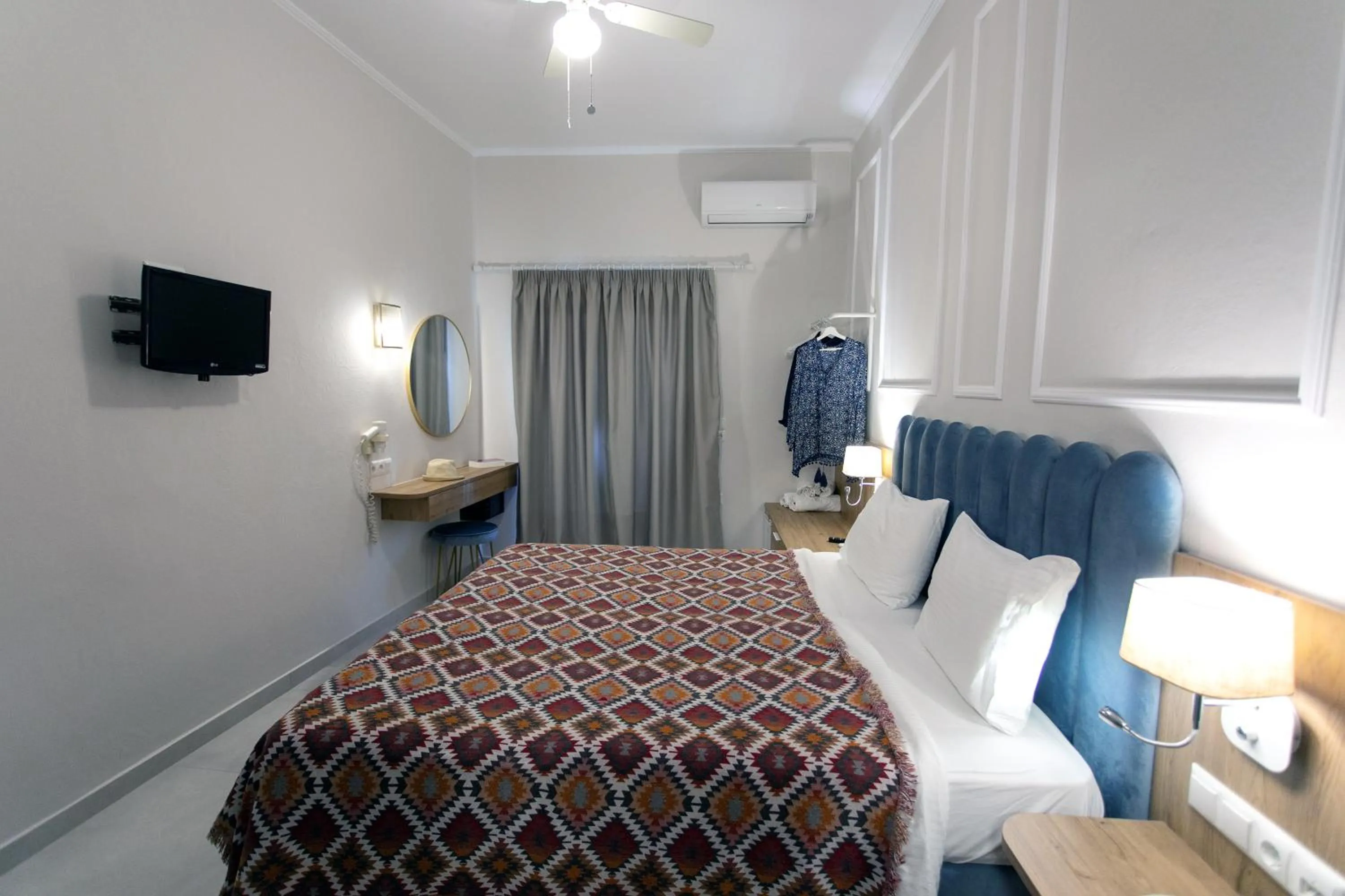 Photo of the whole room, Bed in Paradise Hotel