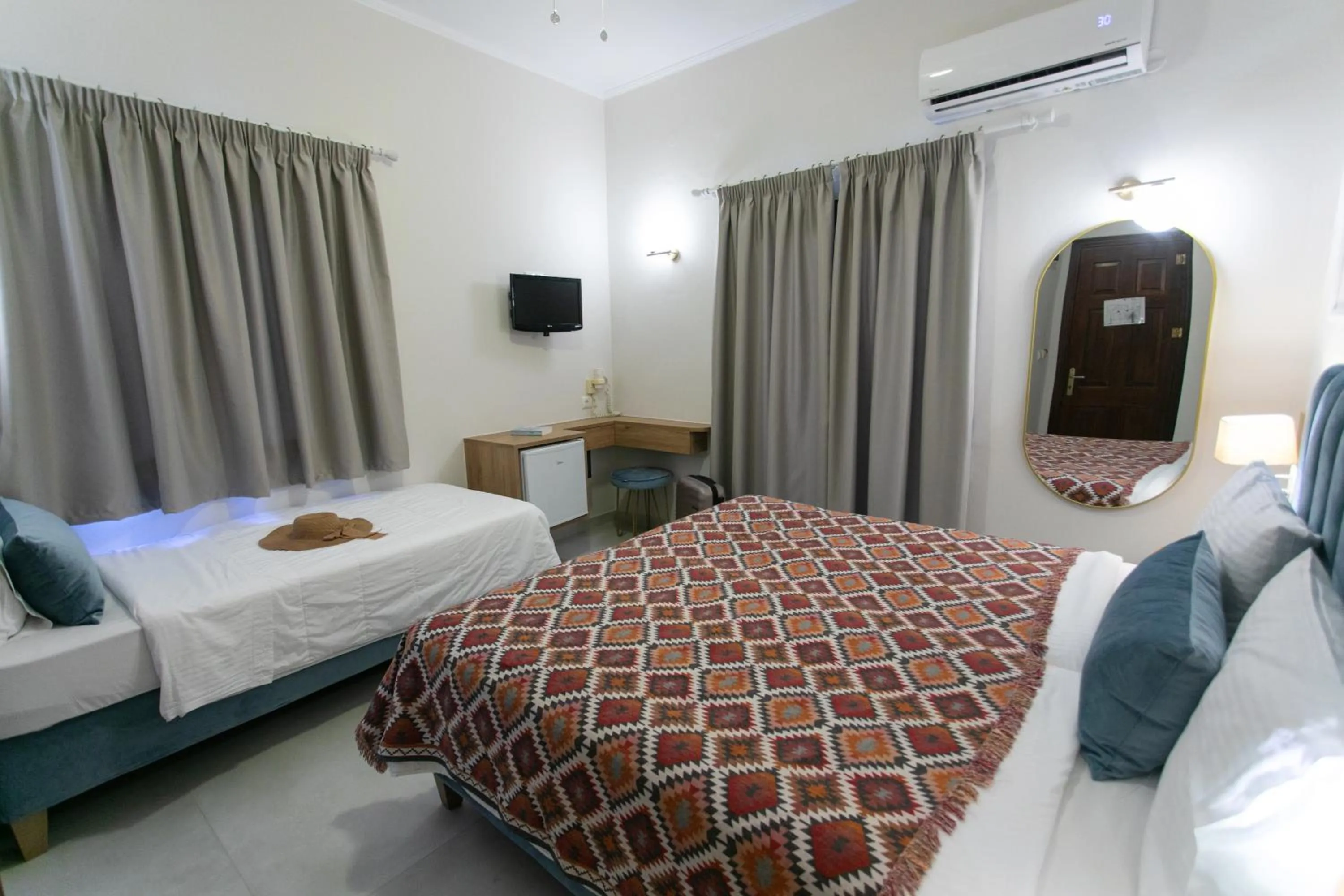 Photo of the whole room, Bed in Paradise Hotel