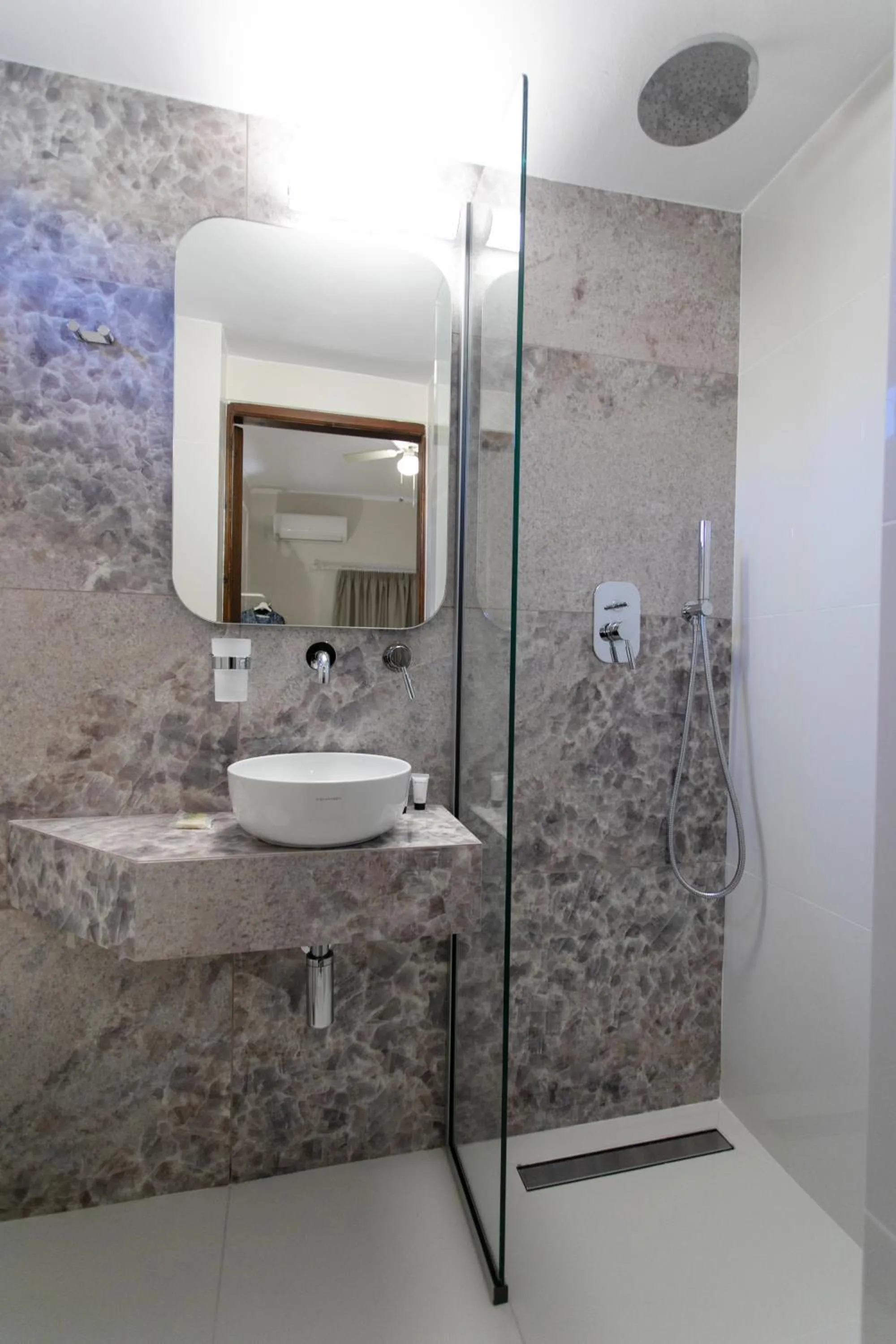 Bathroom in Paradise Hotel