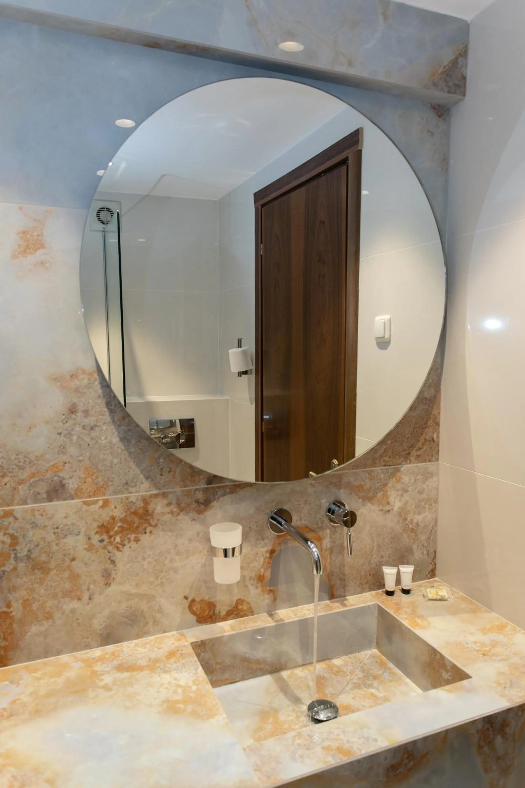 Bathroom in Paradise Hotel