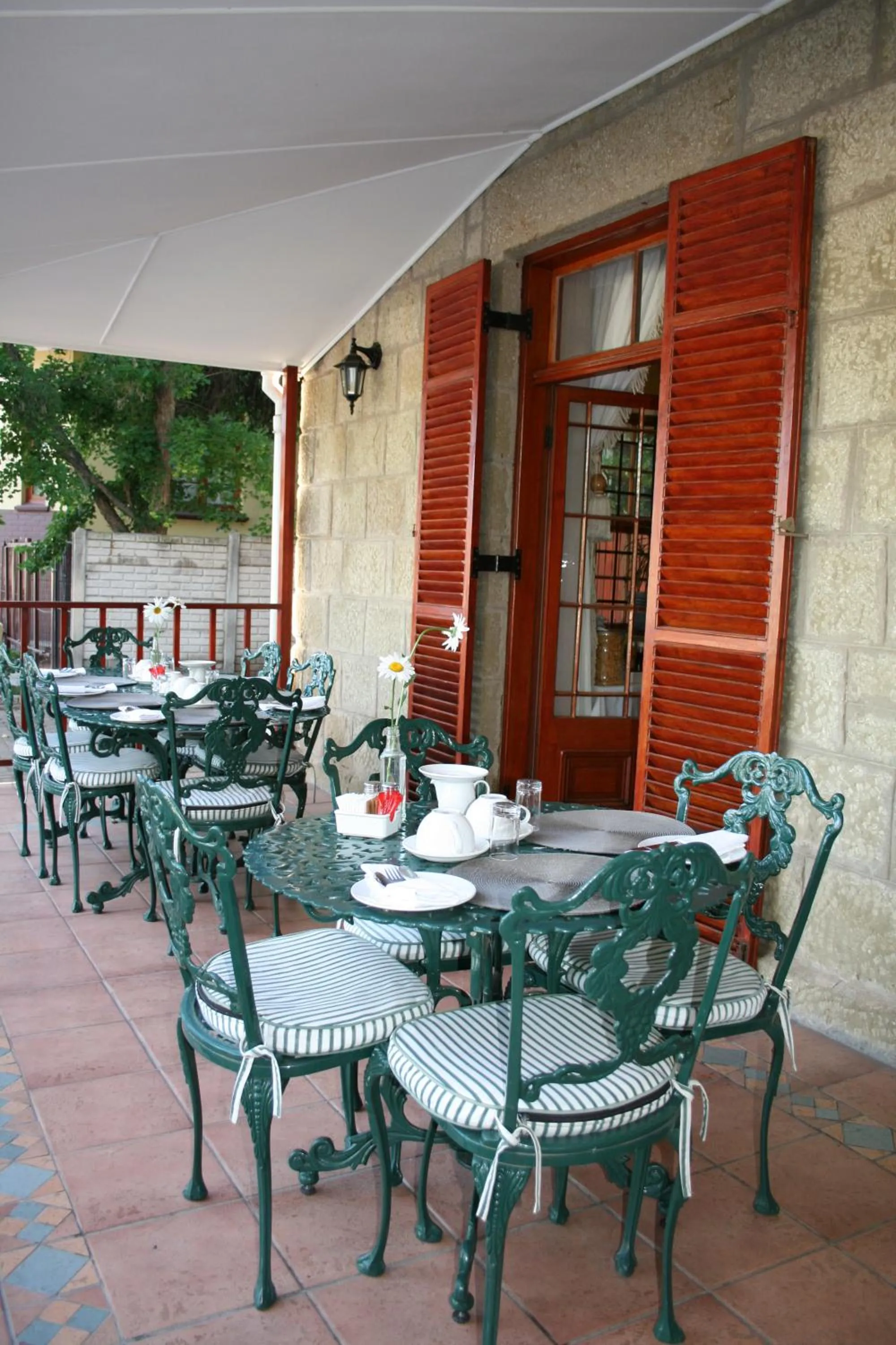 Restaurant/places to eat in 88 Baron van Reede Guesthouse