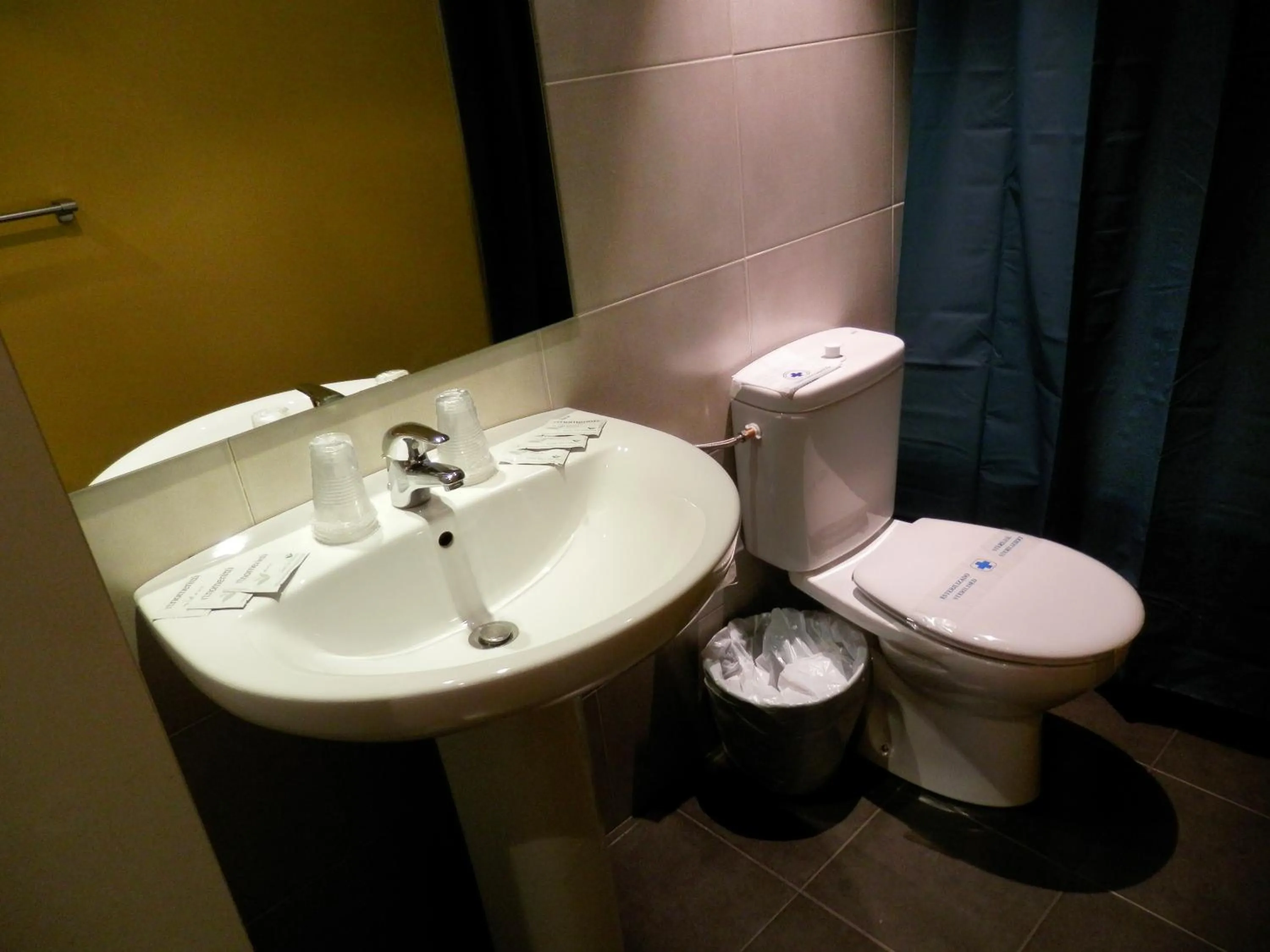 Bathroom in Apartamentos La Solana 3000