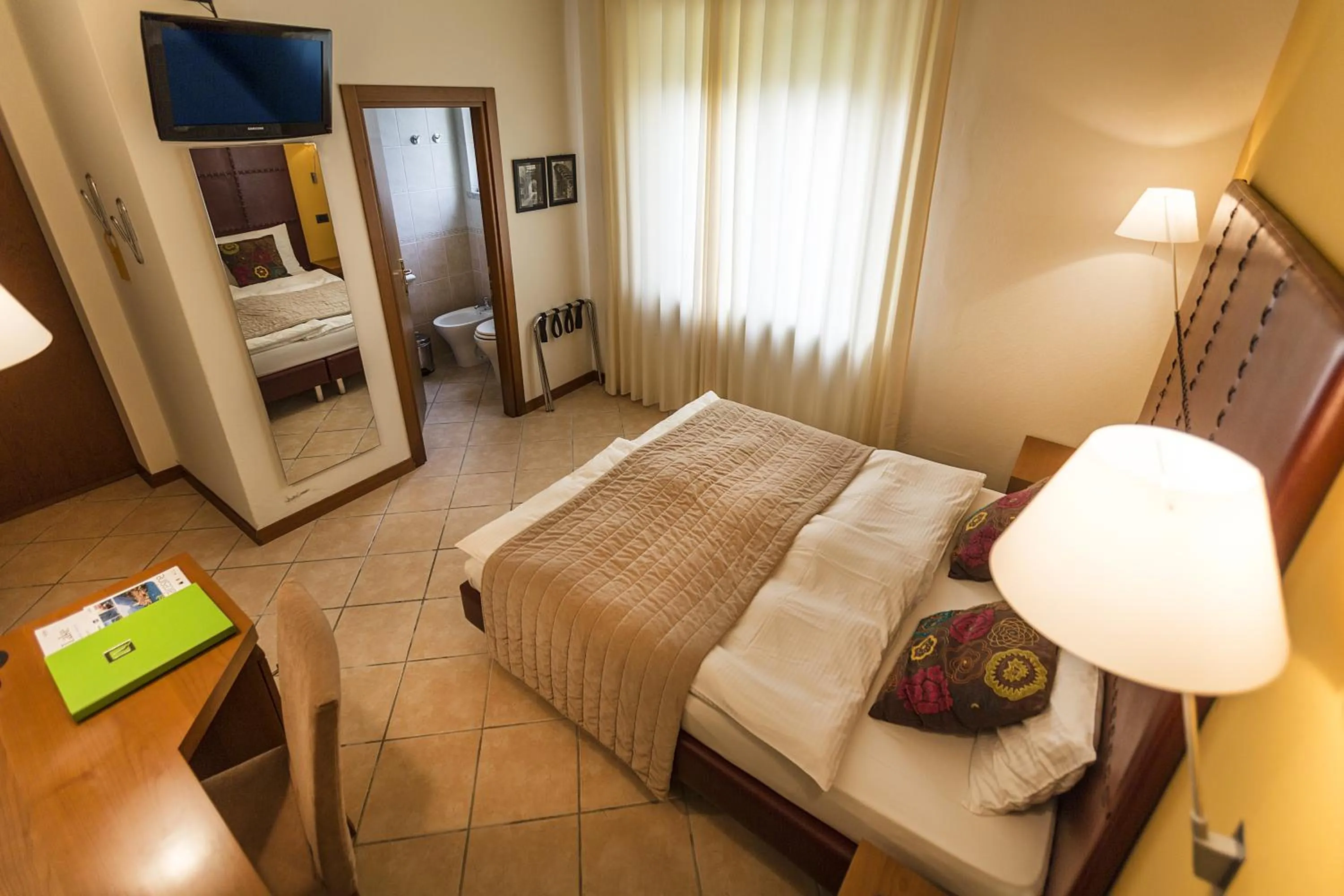 Photo of the whole room, Bed in Hotel Meridiana