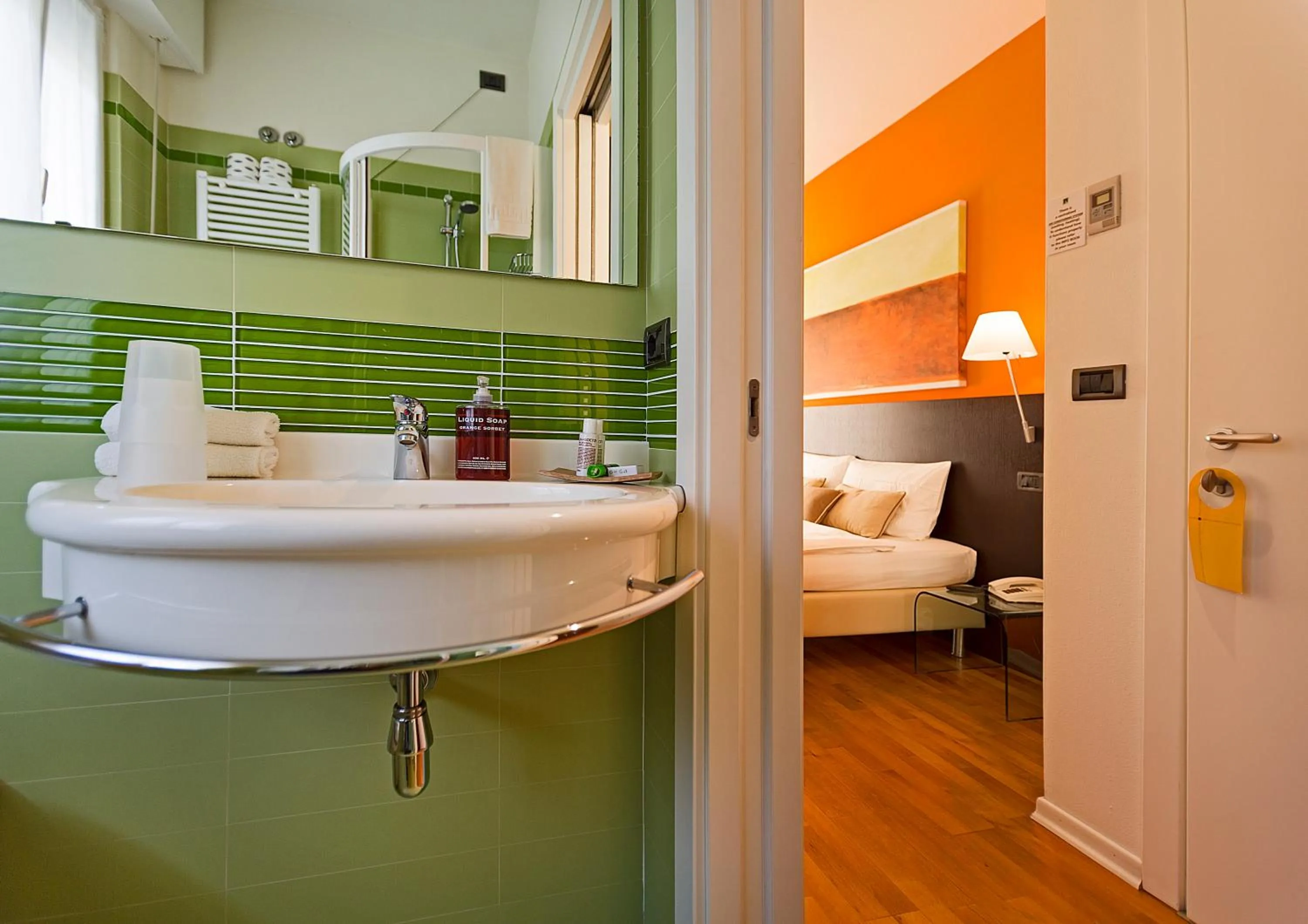 Bathroom, Bed in Hotel Meridiana