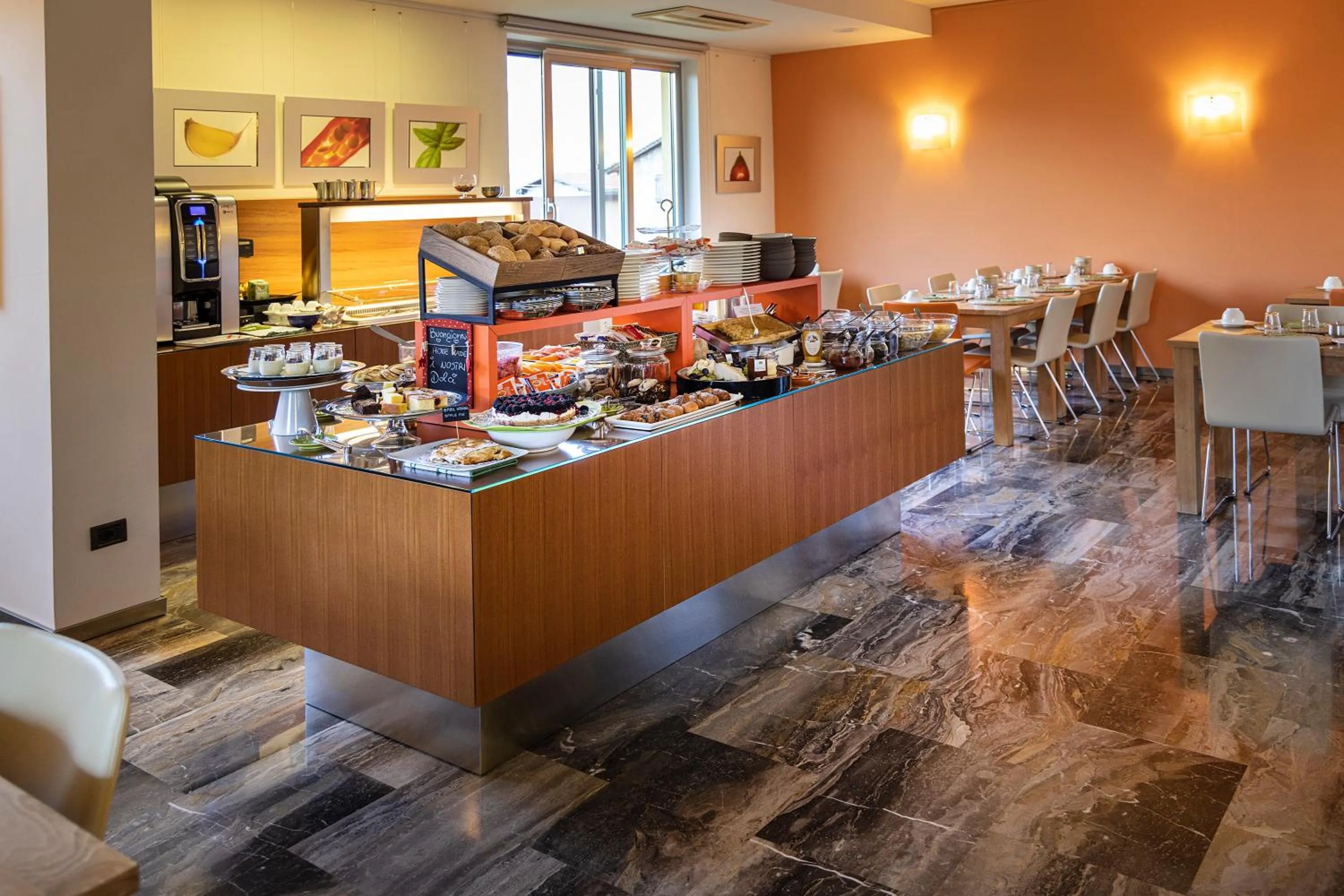 Buffet breakfast in Hotel Meridiana