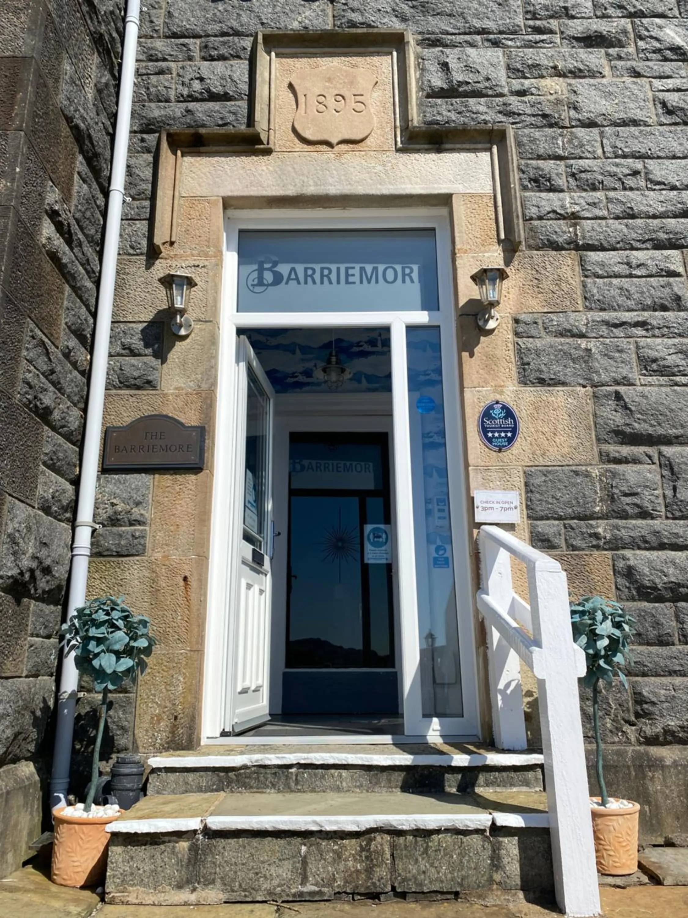 Facade/entrance in Barriemore Oban