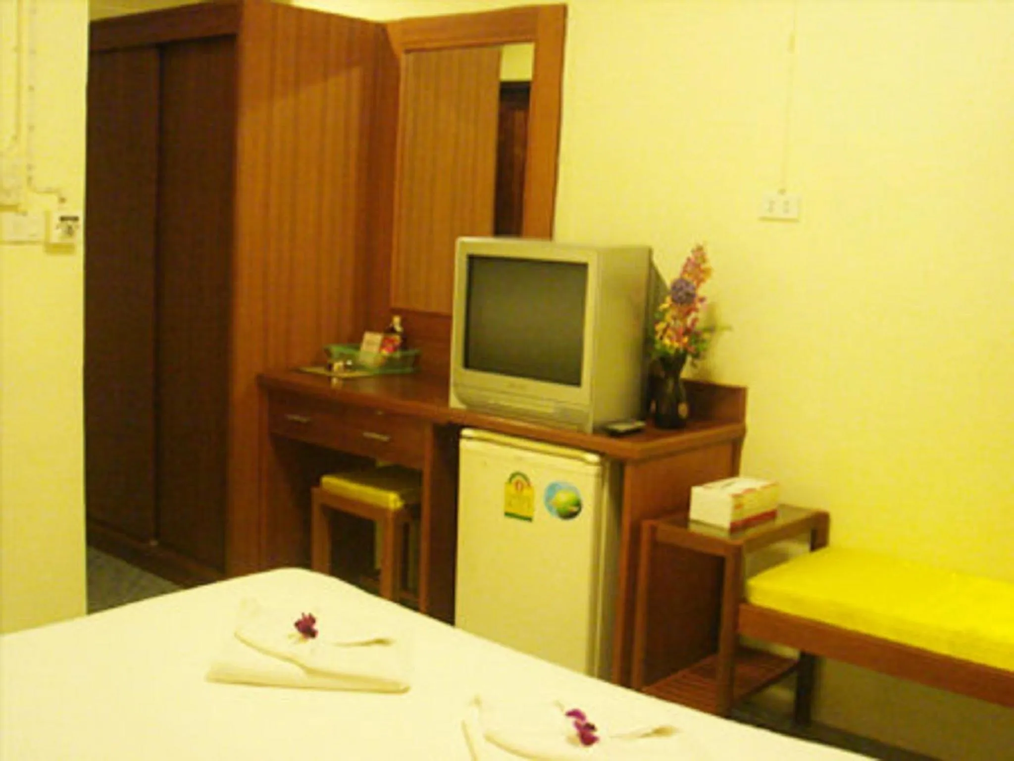 Standard Double Room with Air Conditioning in Baan Rom Mai Resort