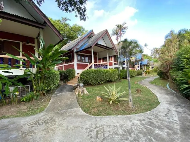 Bungalow with Garden View in Baan Rom Mai Resort