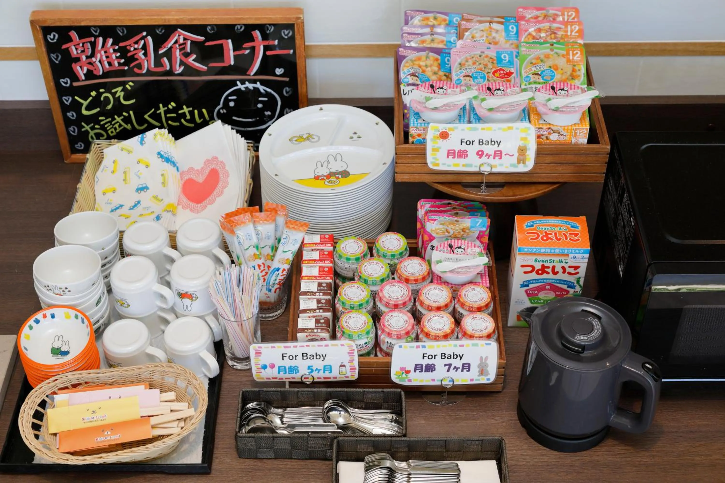 Food and drinks in Hotel Breezebay Marina