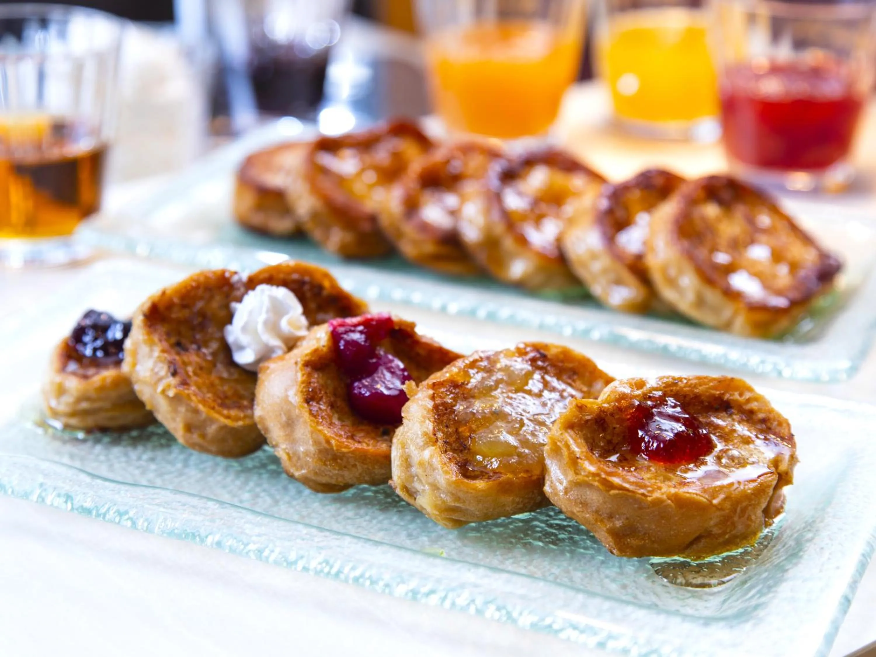 Restaurant/places to eat in Hotel Breezebay Marina