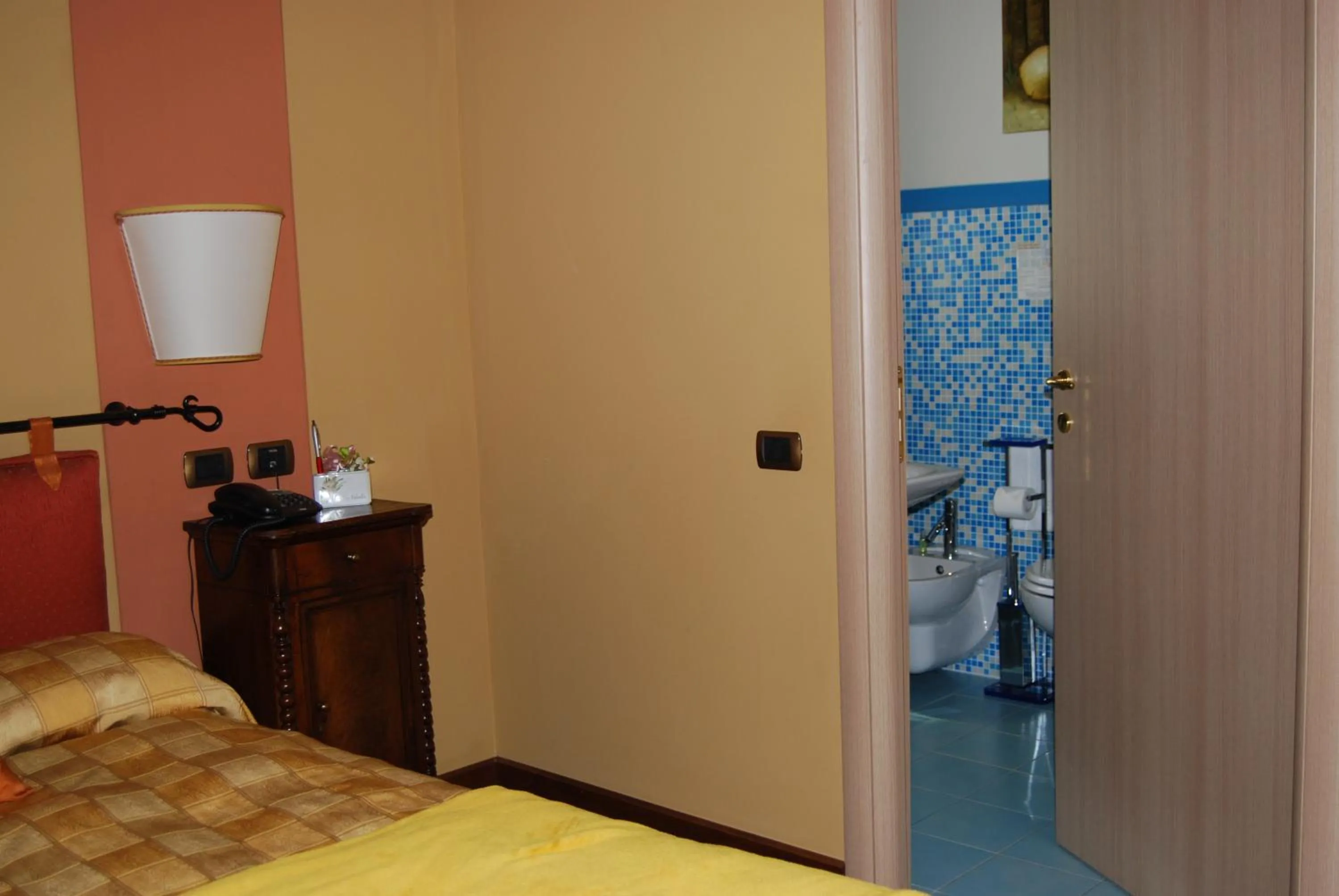 Bathroom, Bed in Hotel Locanda Da Carla