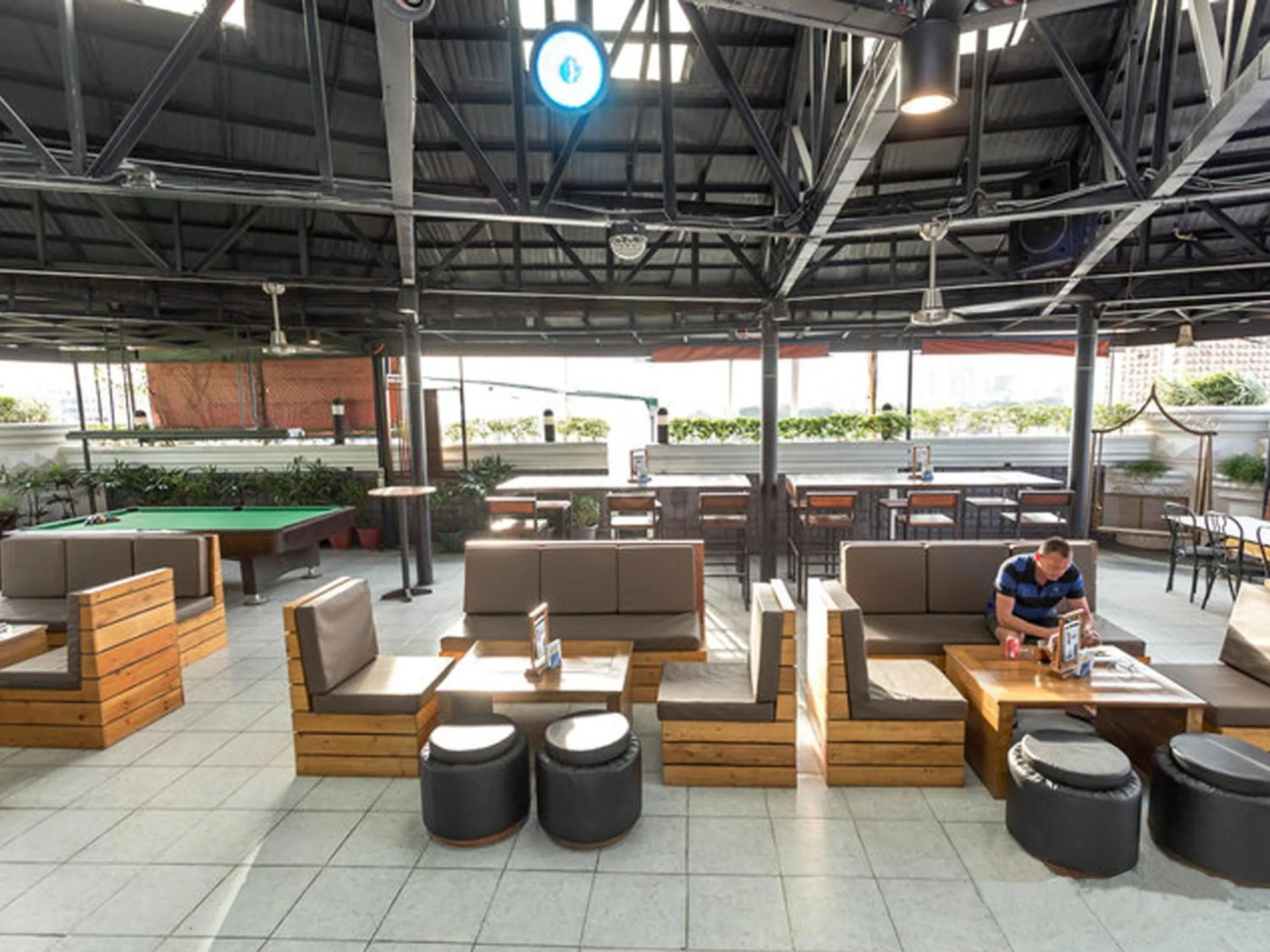 Lounge or bar in Urban Travellers Hotel