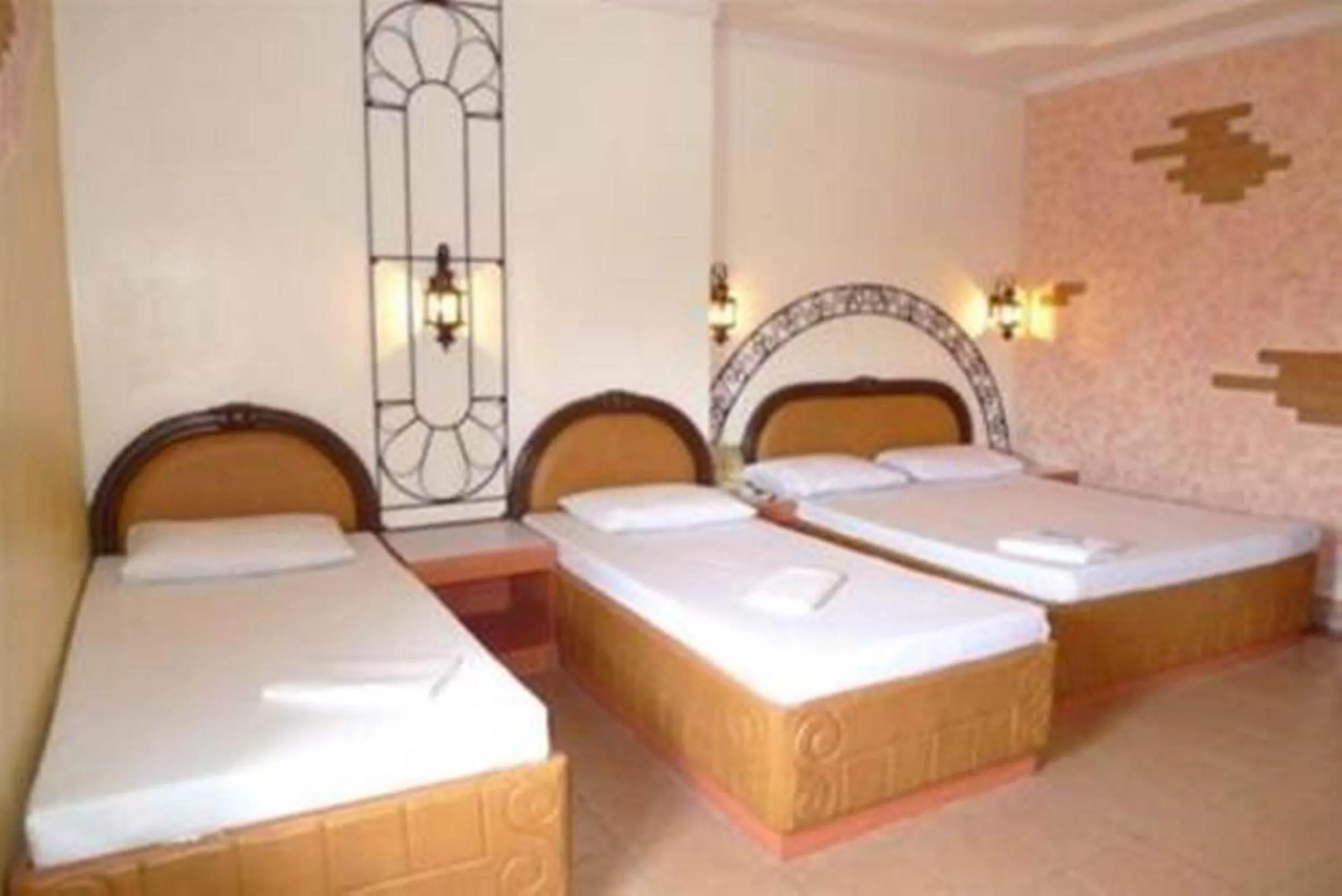 Bedroom, Bed in Urban Travellers Hotel