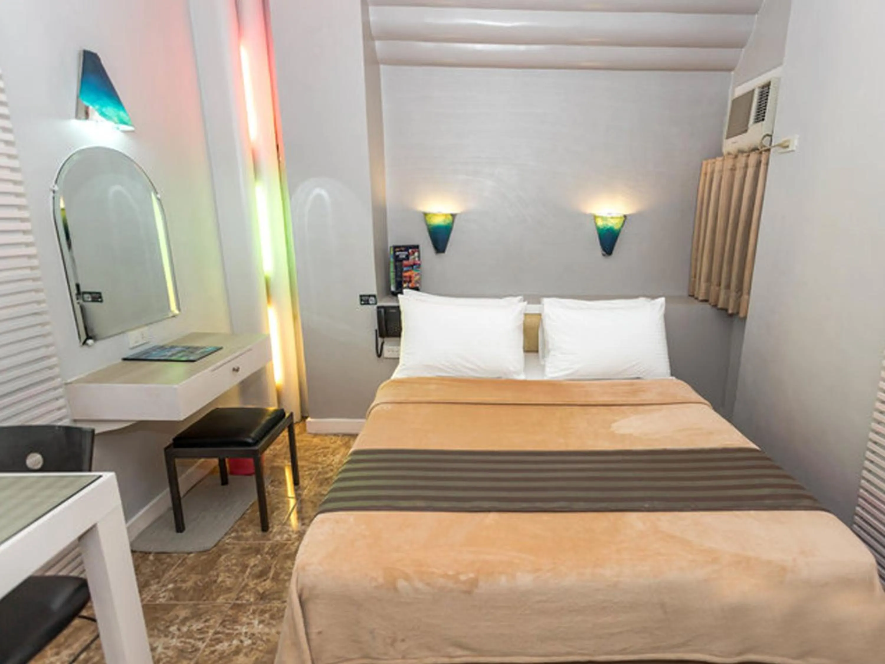 Bed in Urban Travellers Hotel