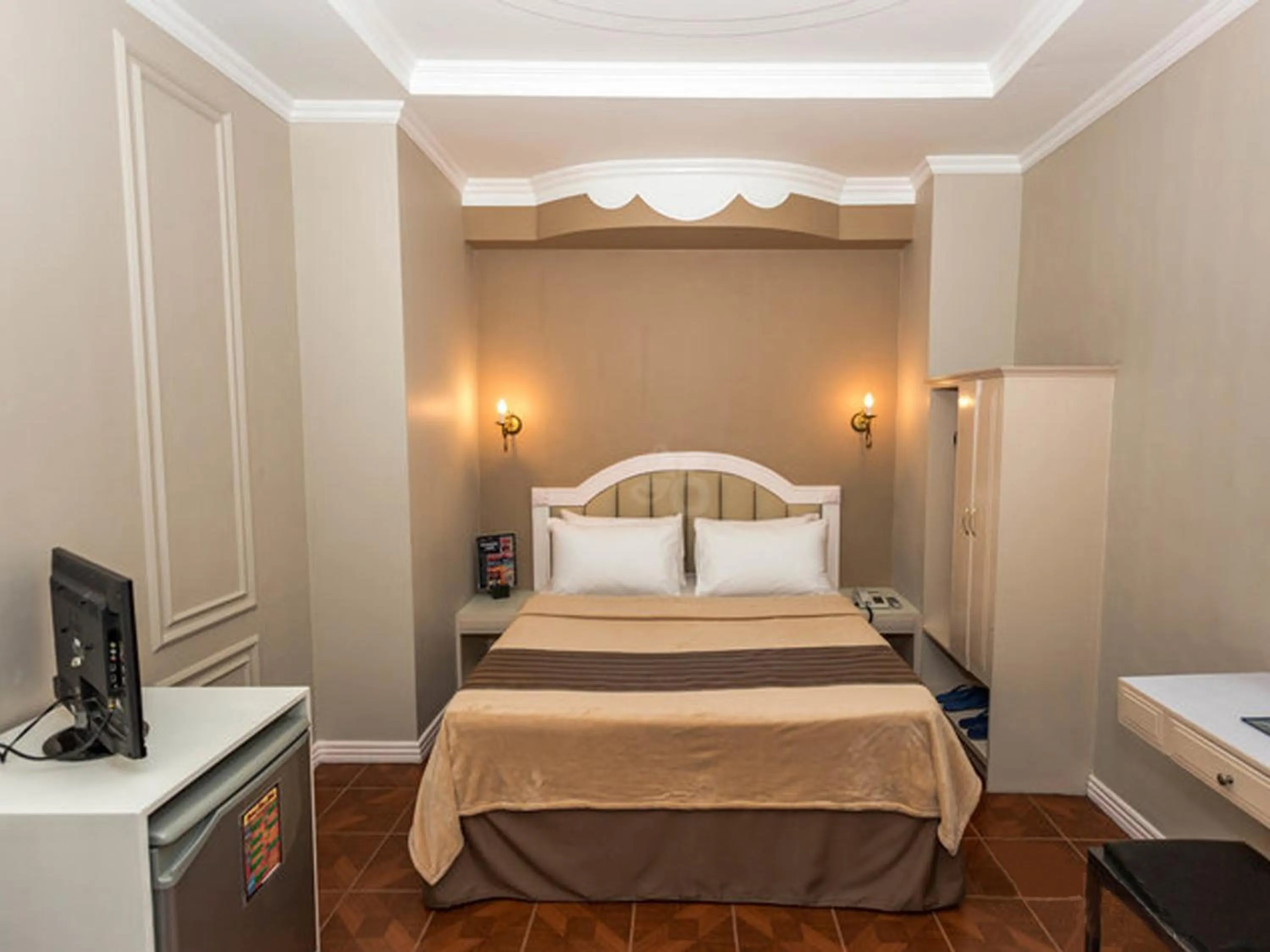 Bed in Urban Travellers Hotel