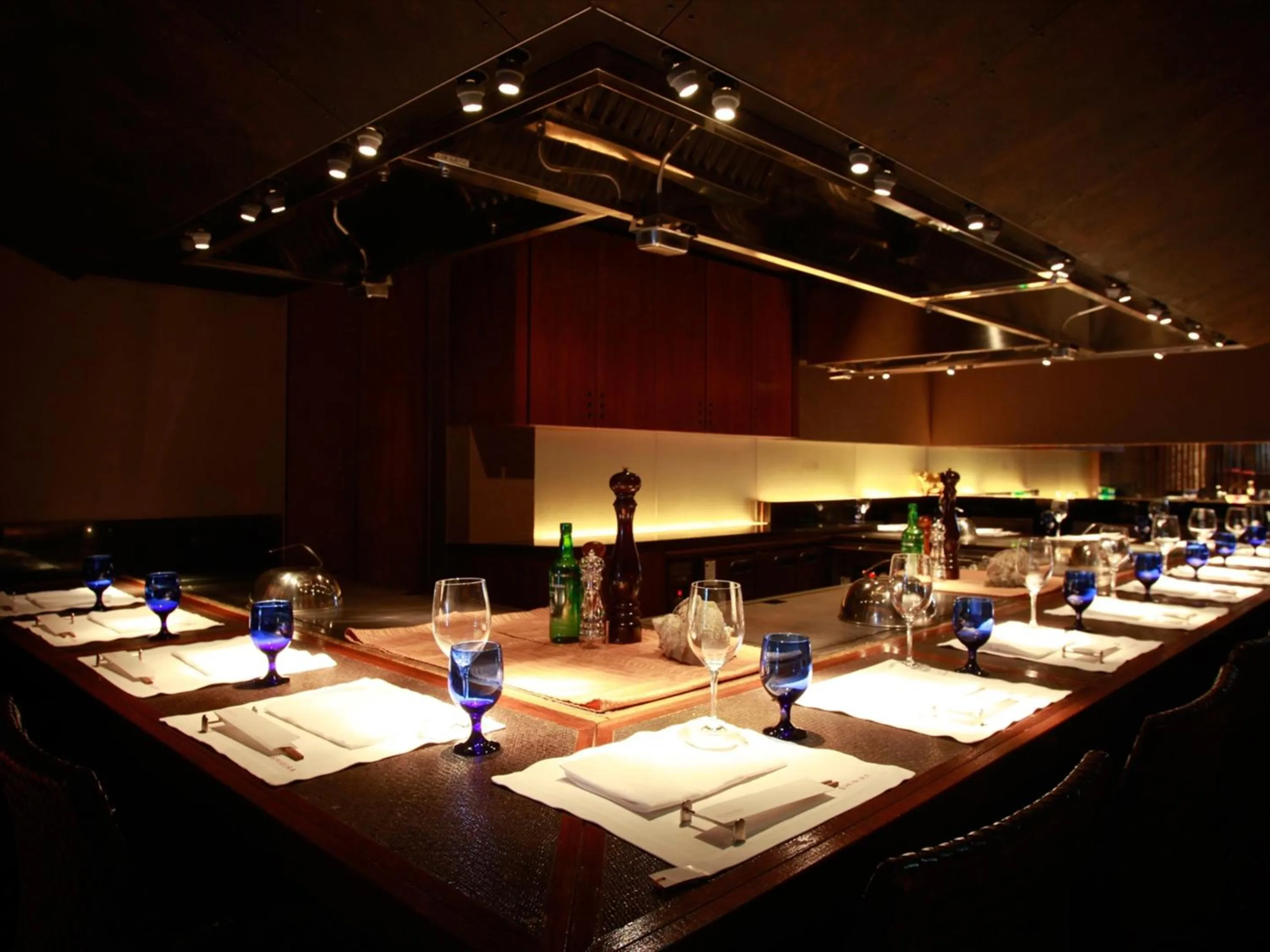 Restaurant/places to eat in Shigira Bayside Suite Allamanda