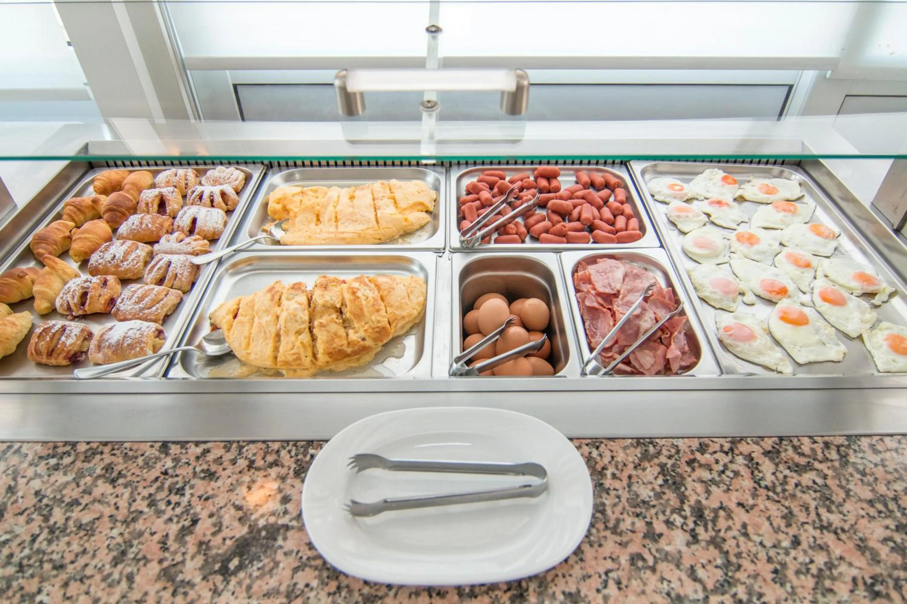 Buffet breakfast in Porto Alegre Hotel