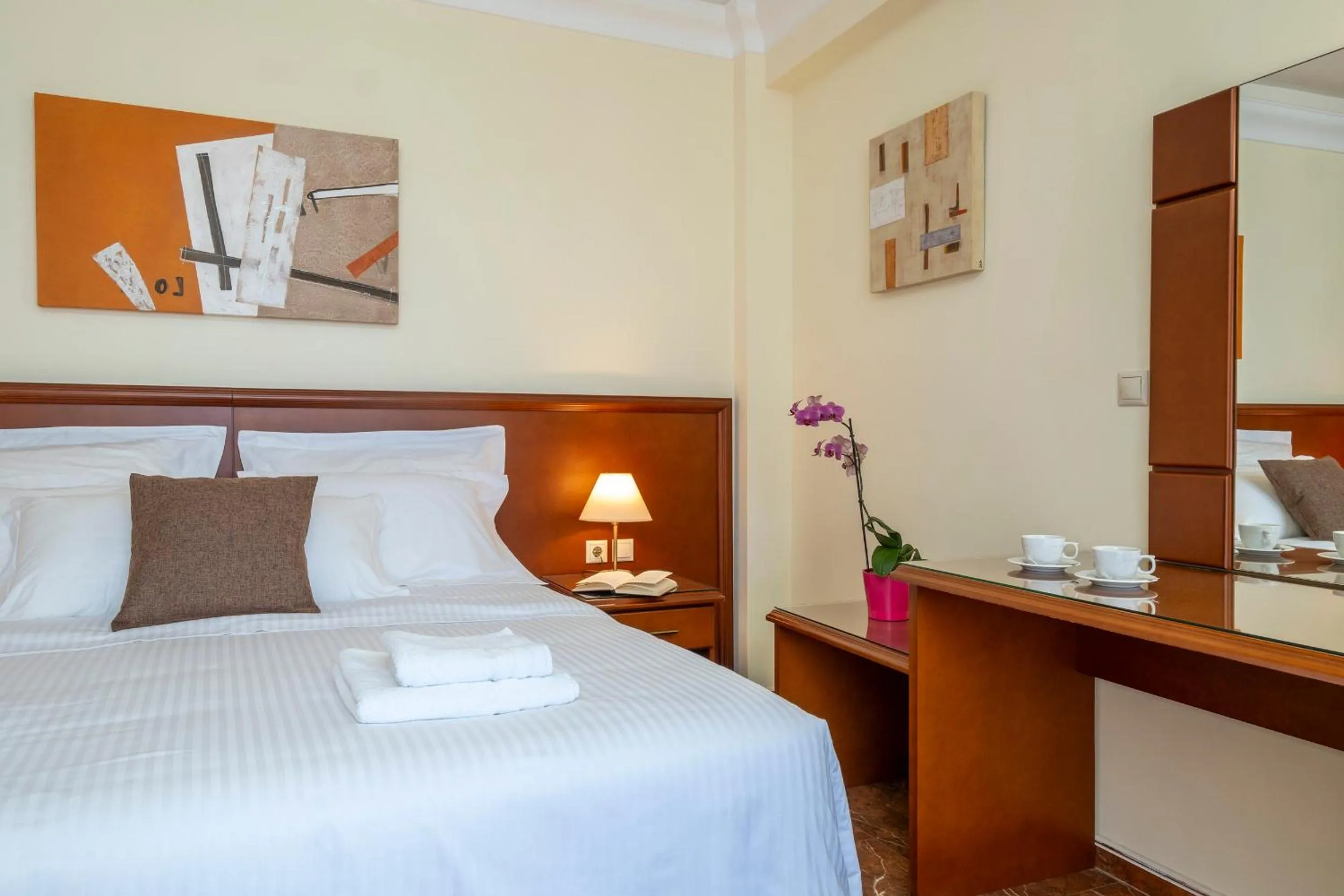 Bedroom, Bed in Porto Alegre Hotel