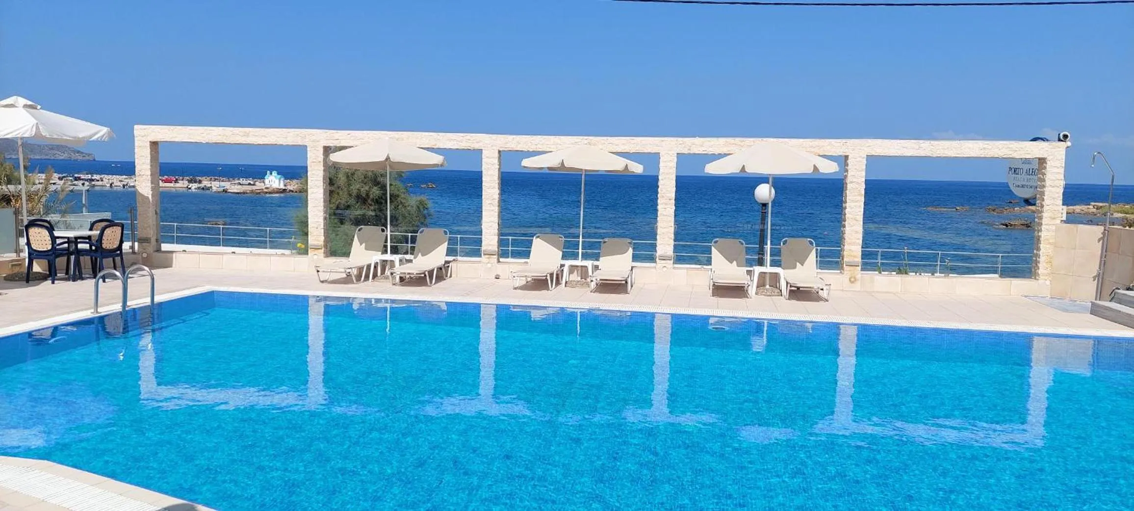 Swimming pool in Porto Alegre Hotel