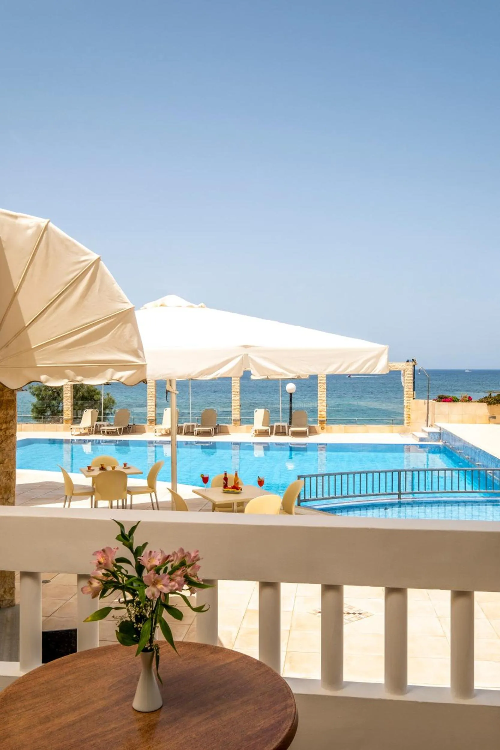 Swimming pool in Porto Alegre Hotel