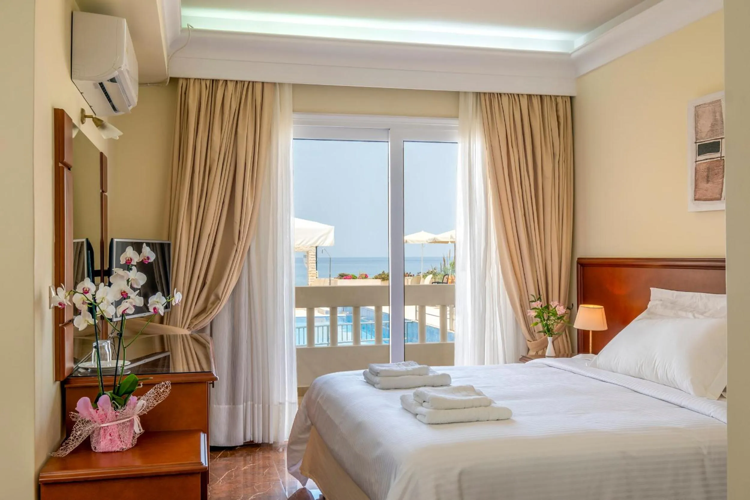 Bedroom, Bed in Porto Alegre Hotel