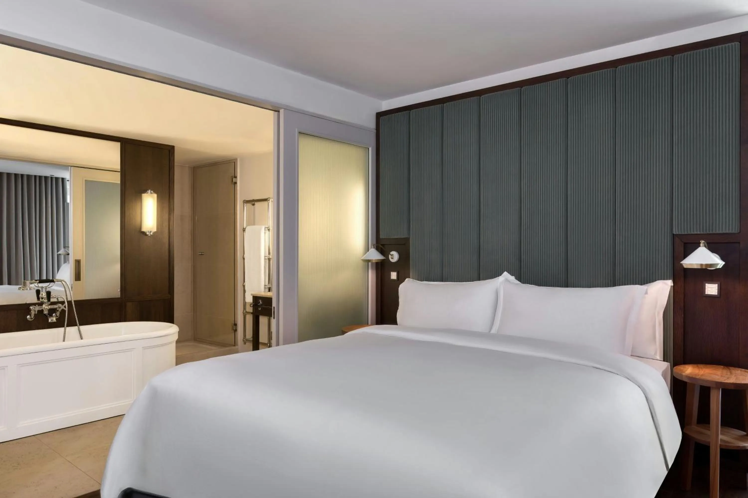 Bedroom, Bed in The Edinburgh Grand, a Luxury Collection Hotel, Edinburgh