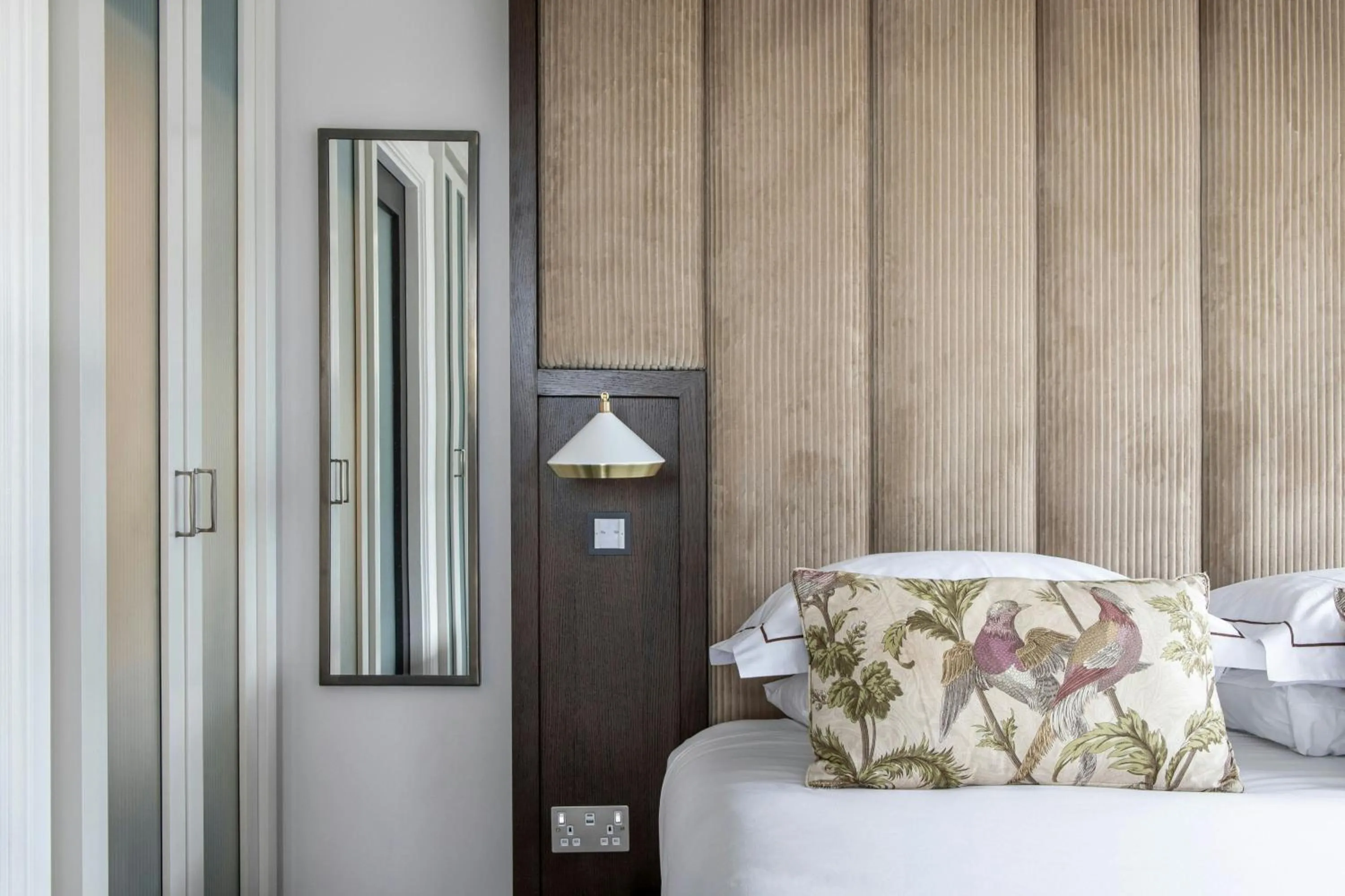 Living room, Bed in The Edinburgh Grand, a Luxury Collection Hotel, Edinburgh