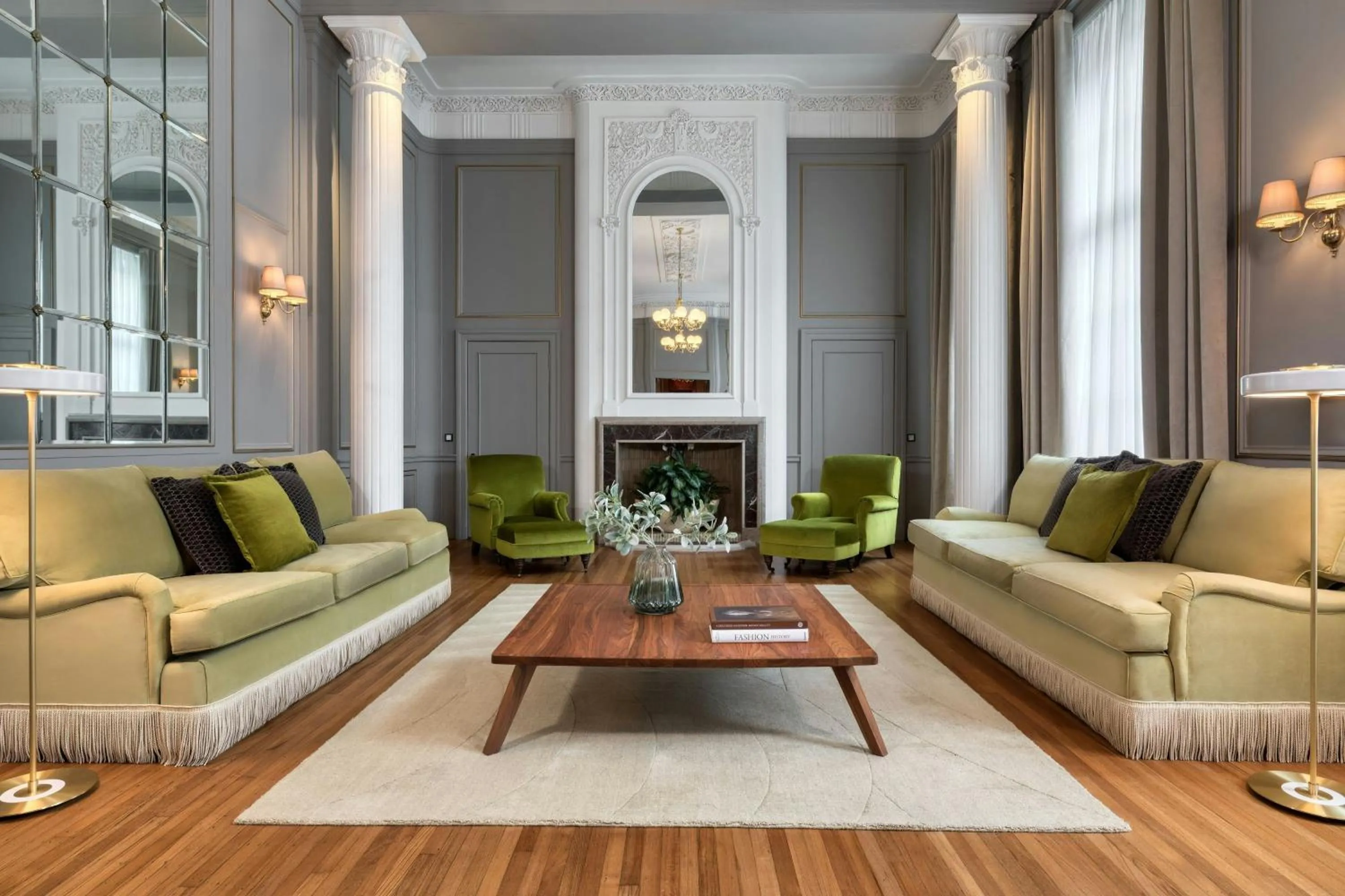 Lounge or bar in The Edinburgh Grand, a Luxury Collection Hotel, Edinburgh