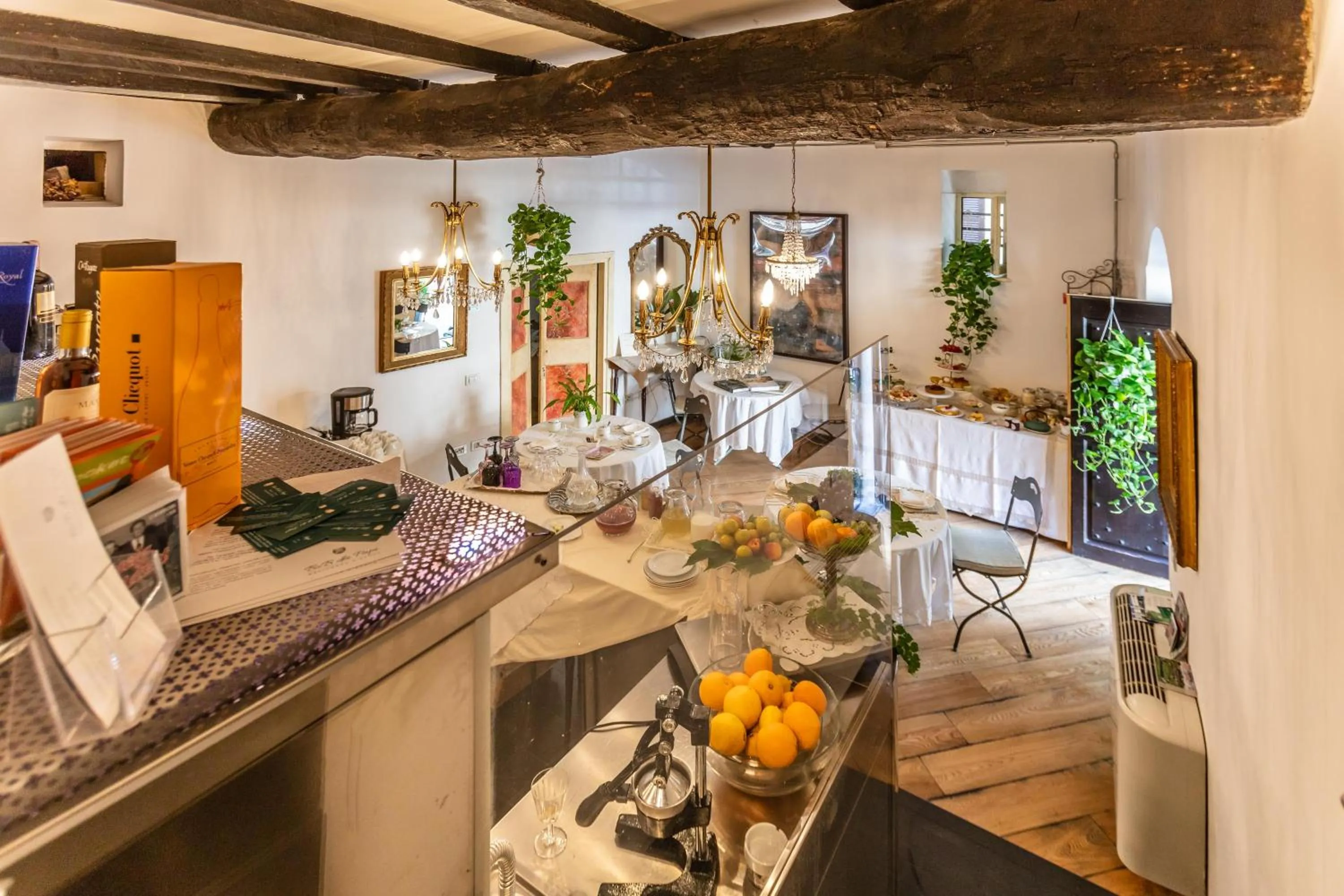 Lounge or bar in B&B dei Papi Boutique Hotel