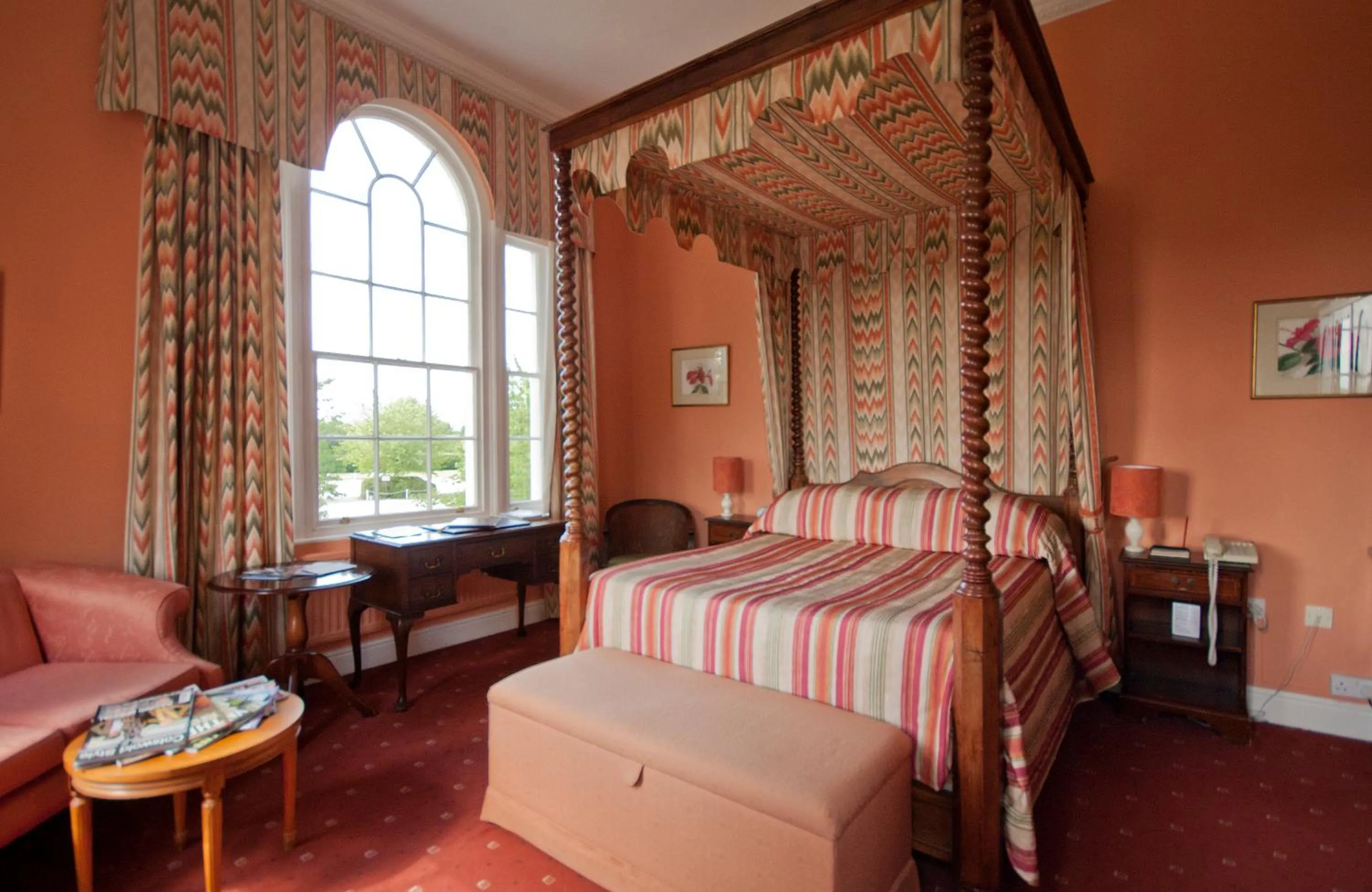 Photo of the whole room, Bed in Corse Lawn House Hotel