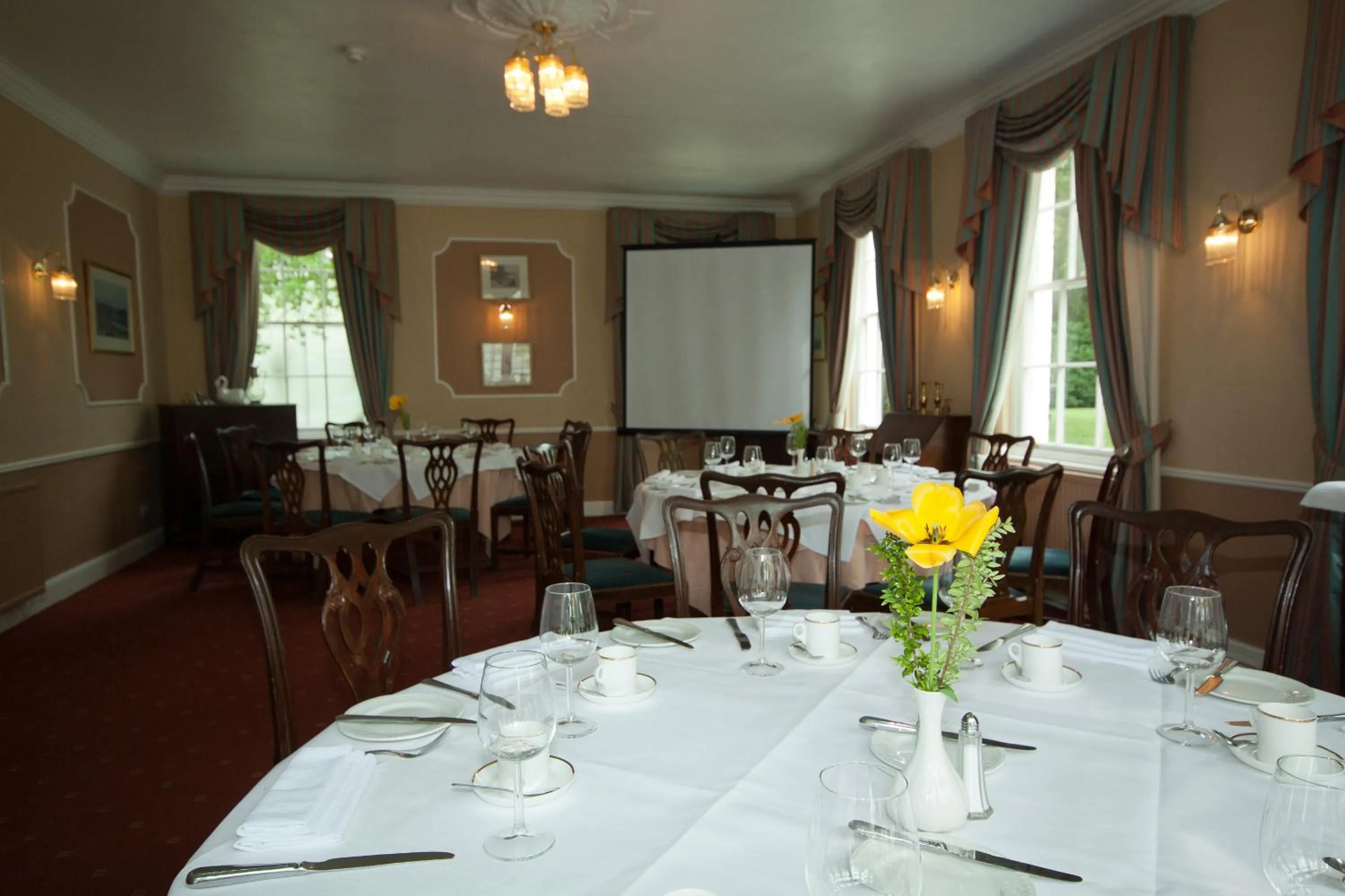 Restaurant/places to eat in Corse Lawn House Hotel