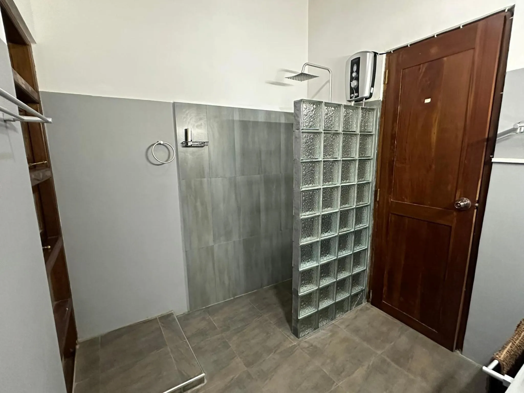 Shower in Sat Nam Village Hotel