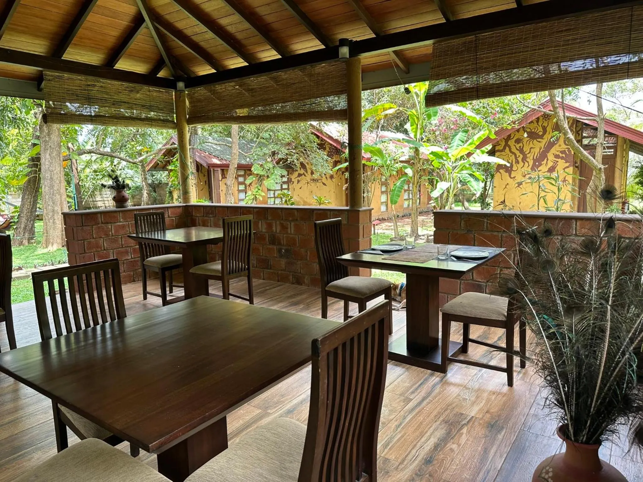 Restaurant/places to eat in Sat Nam Village Hotel