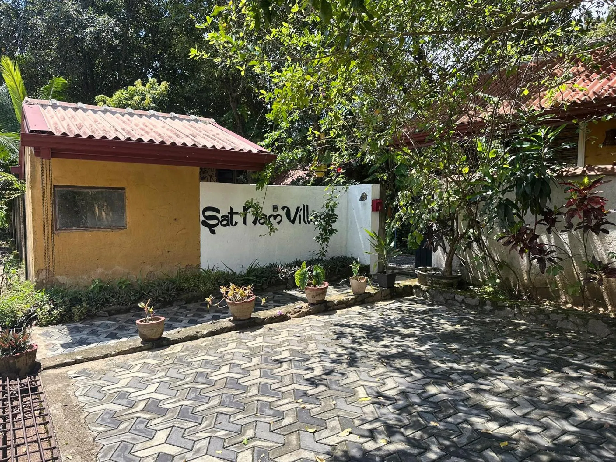 Facade/entrance in Sat Nam Village Hotel