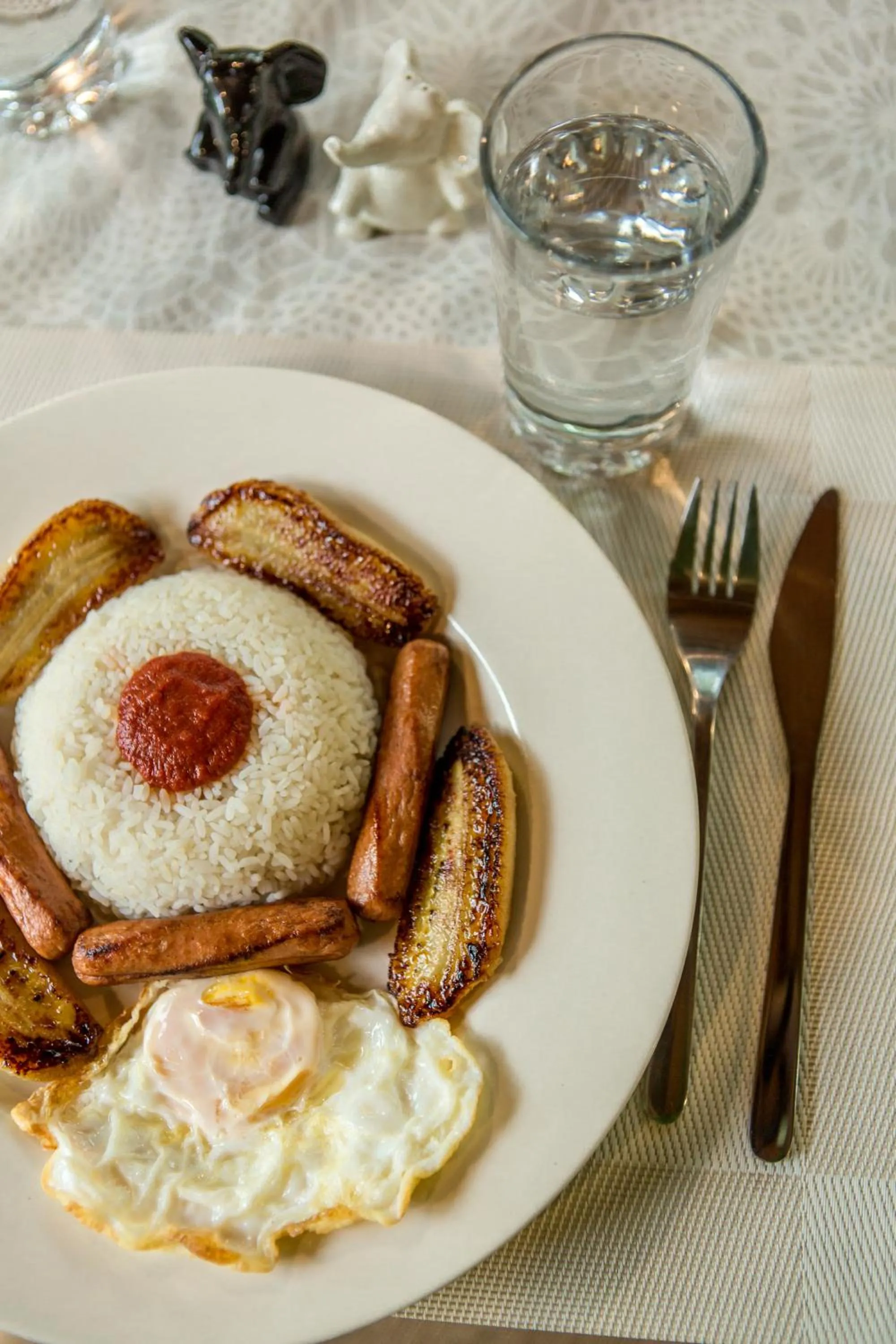 Restaurant/places to eat in Sat Nam Village Hotel