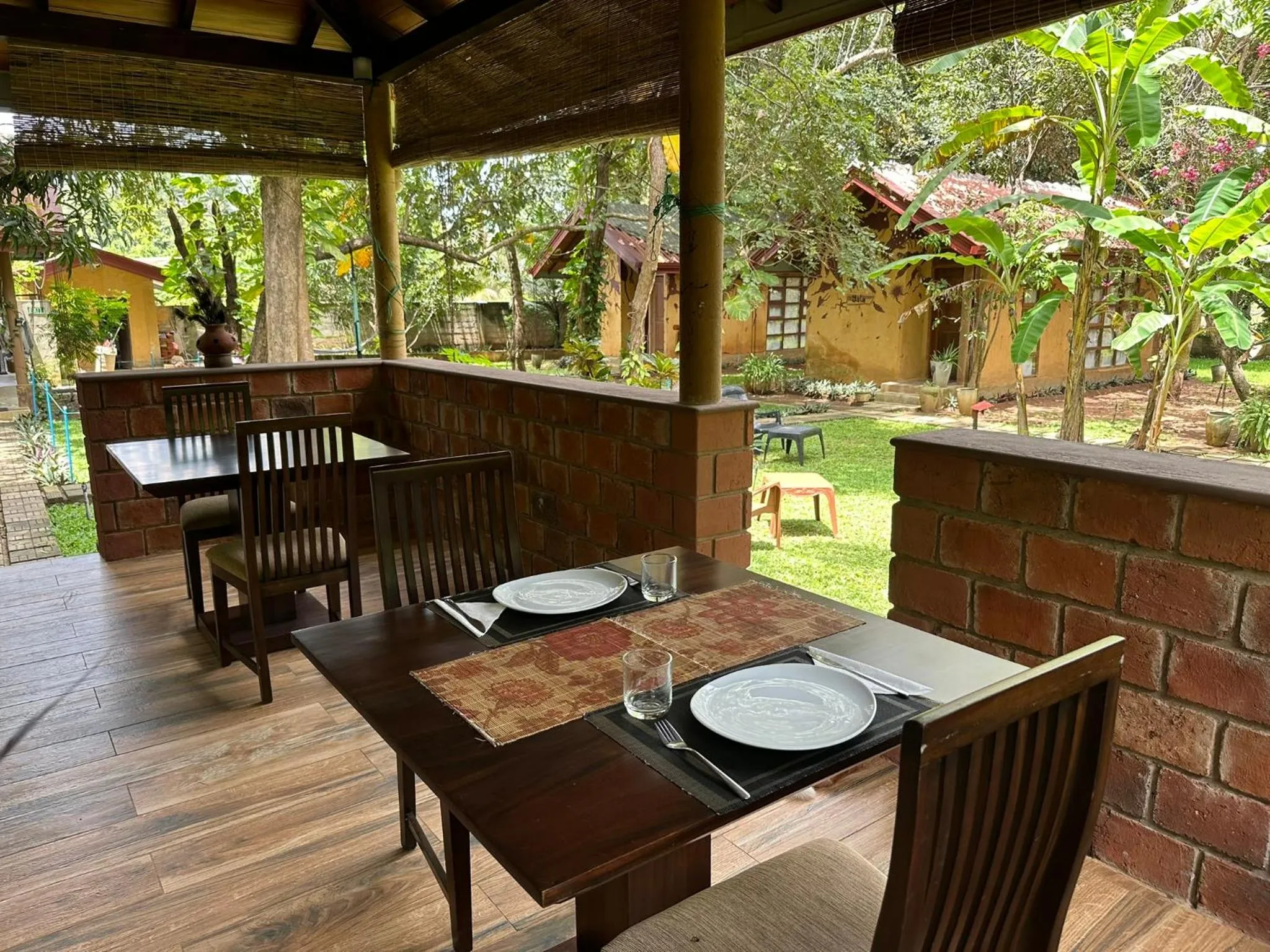 Restaurant/places to eat in Sat Nam Village Hotel