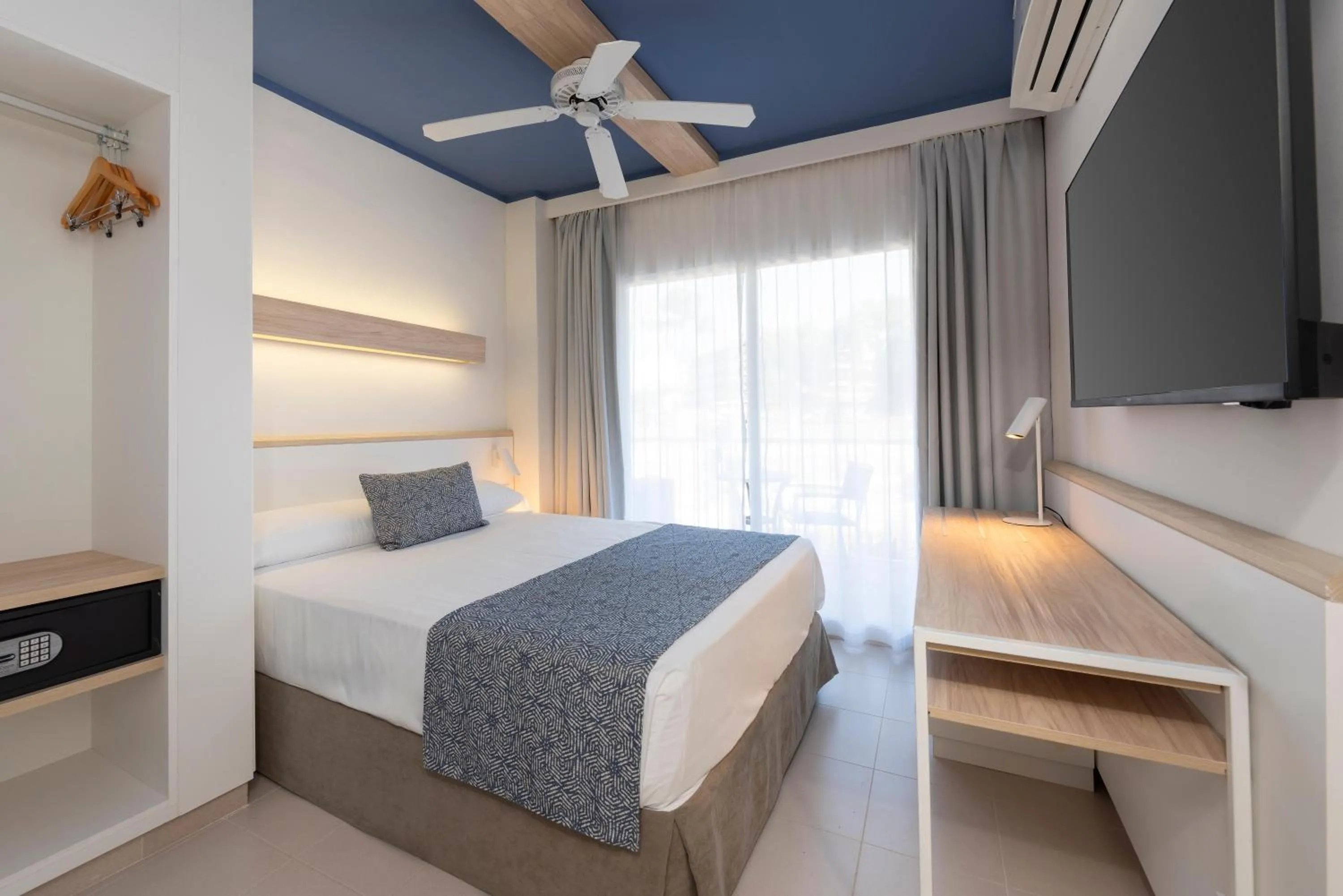 Photo of the whole room, Bed in Hotel Pabisa Sofia