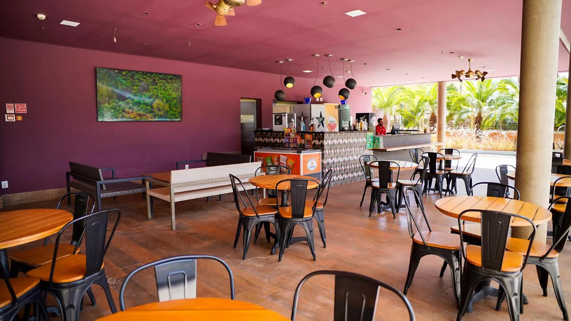 Restaurant/places to eat in Hot Beach Resort