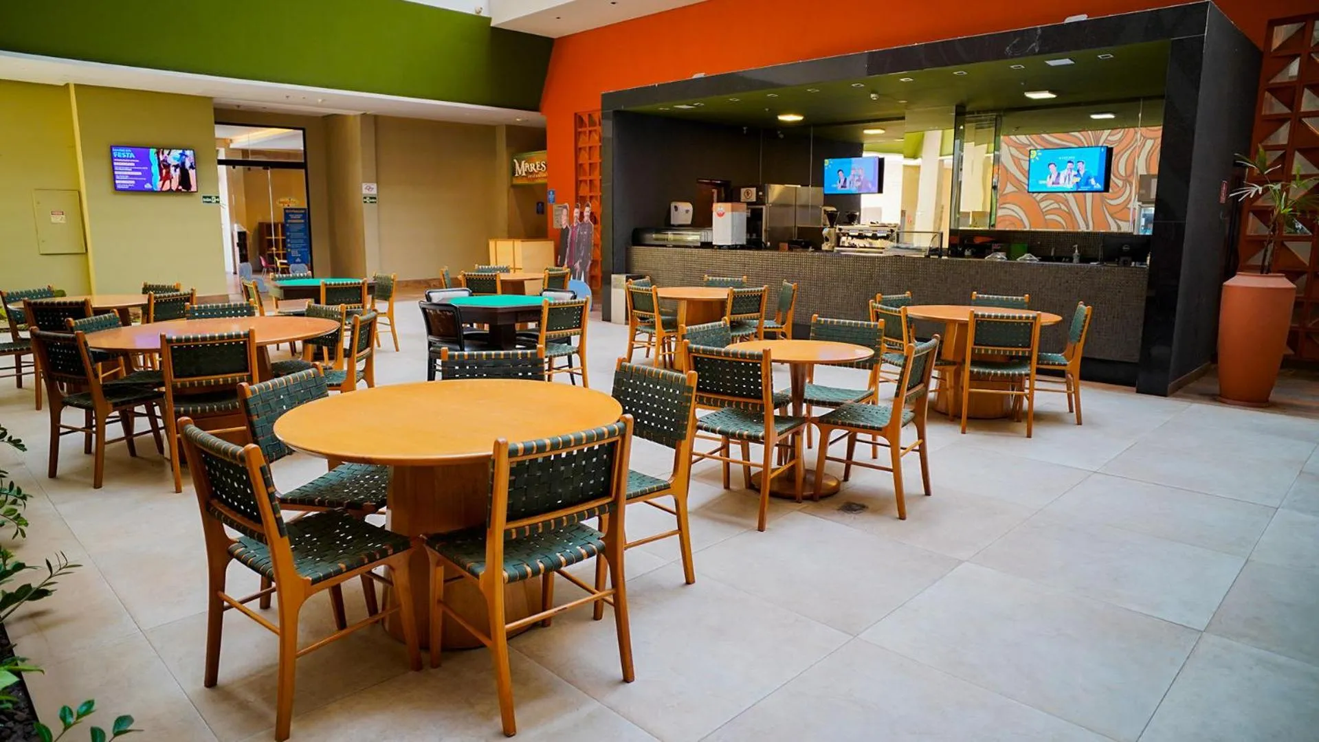 Lounge or bar in Hot Beach Resort